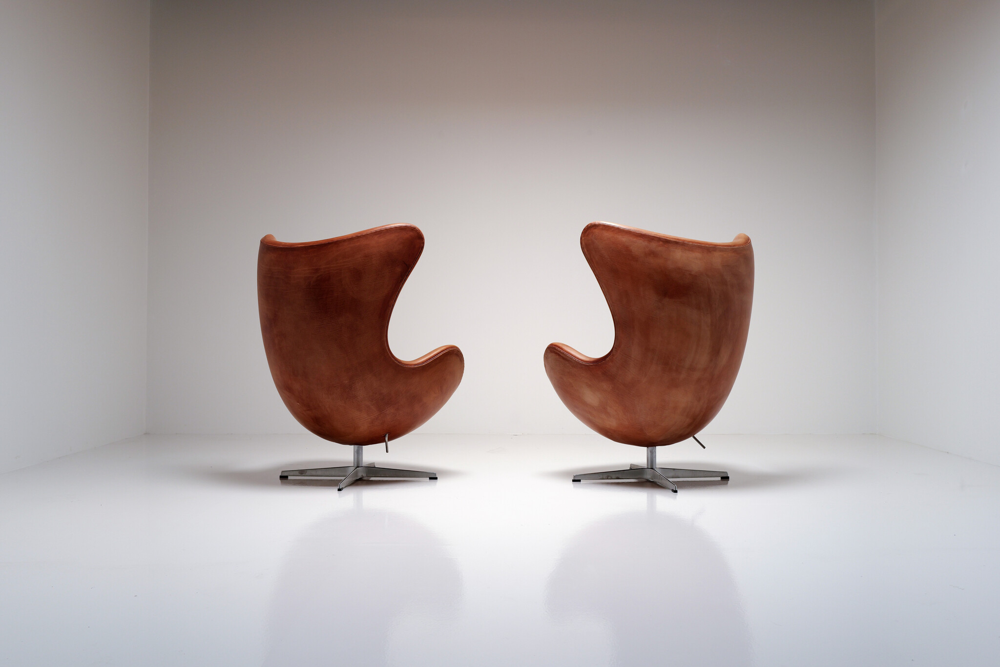 Egg Chair in natural Rustik leather by Arne Jacobsen for Fritz Hansen