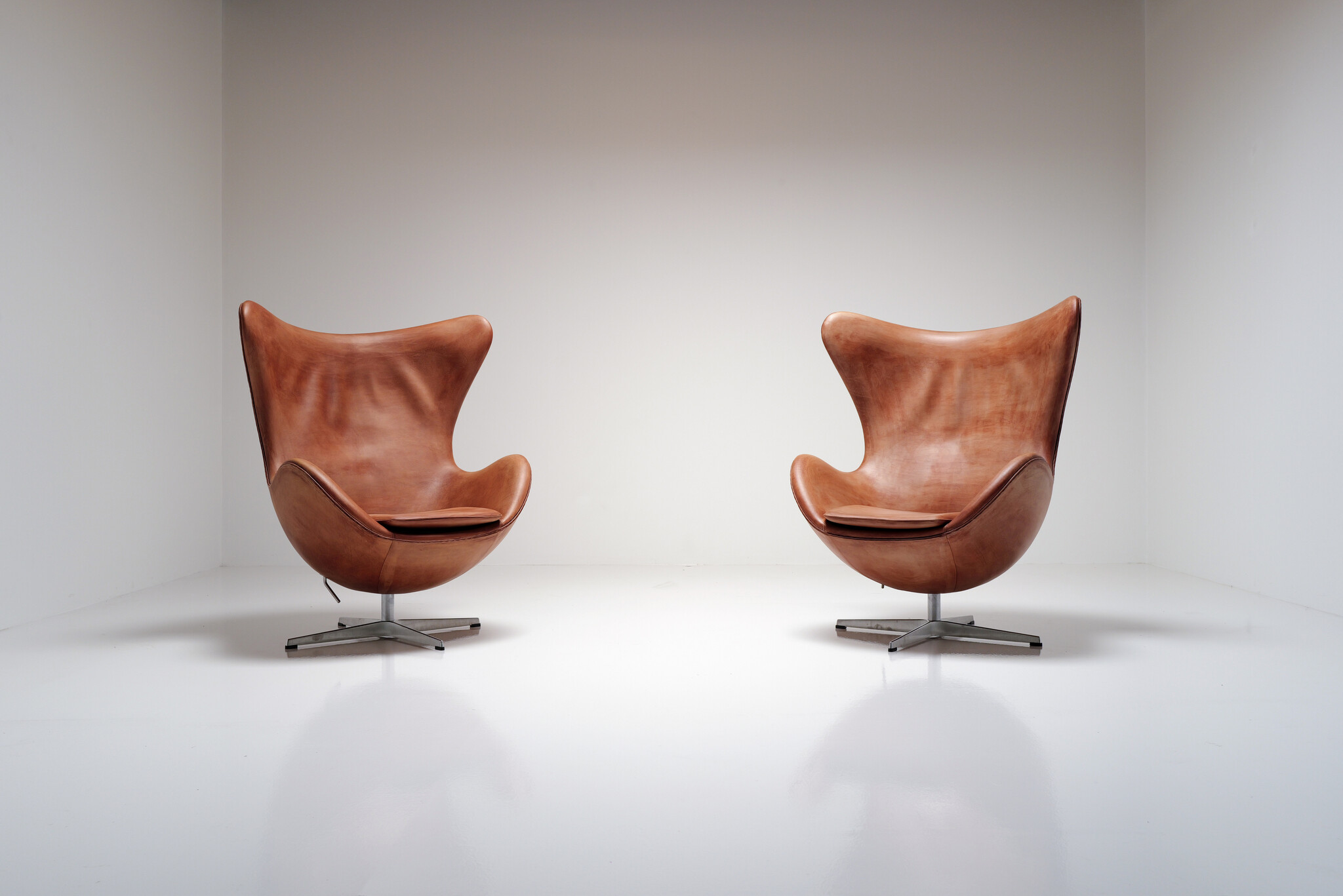 Egg Chair in natural Rustik leather by Arne Jacobsen for Fritz Hansen