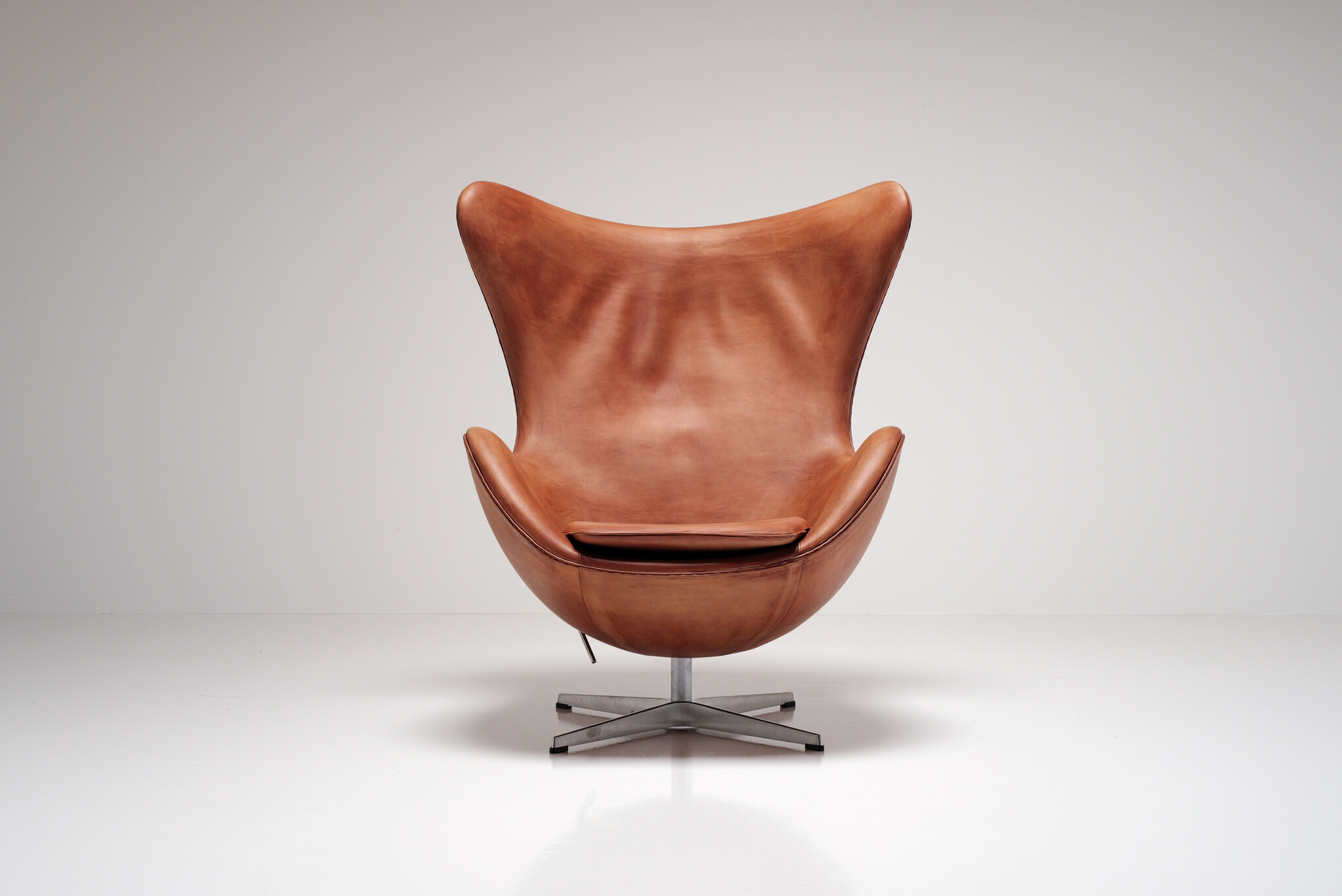 Egg Chair in natural Rustik leather by Arne Jacobsen for Fritz Hansen
