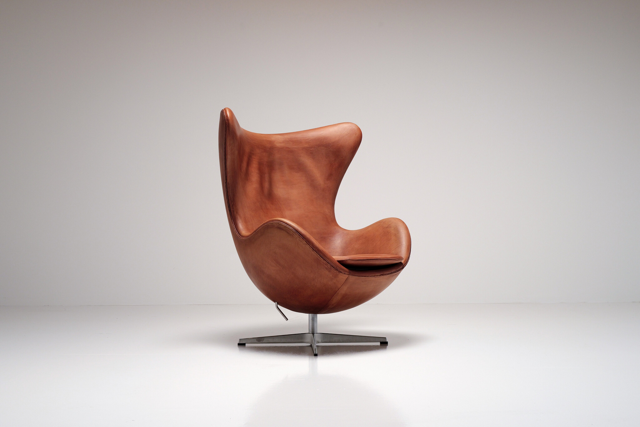 Egg Chair in natural Rustik leather by Arne Jacobsen for Fritz Hansen
