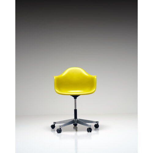 Chaise de bureau Vitra Eames en plastique PACC