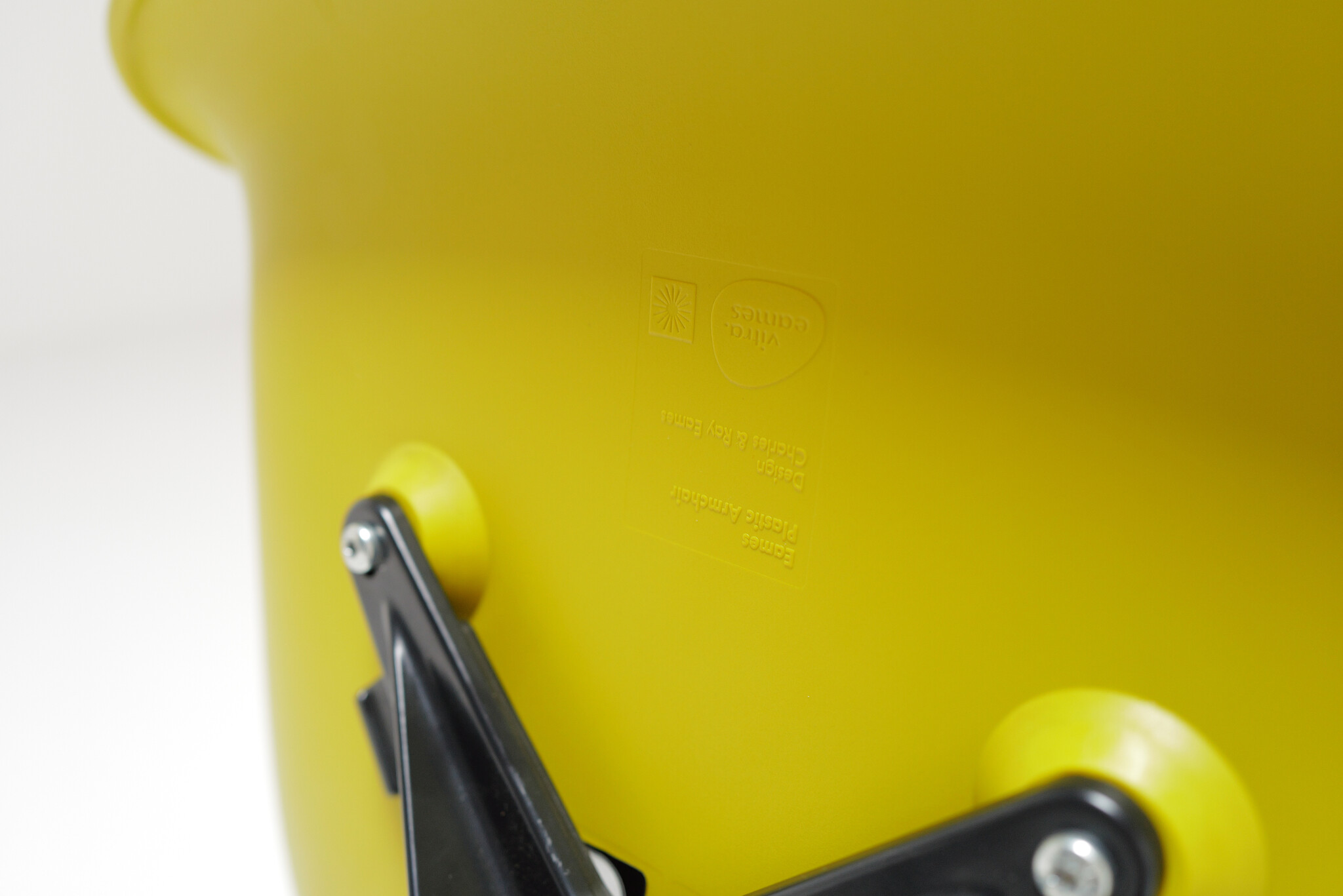 Vitra Eames Plastic Chair PACC bureaustoel van Charles & Ray Eames