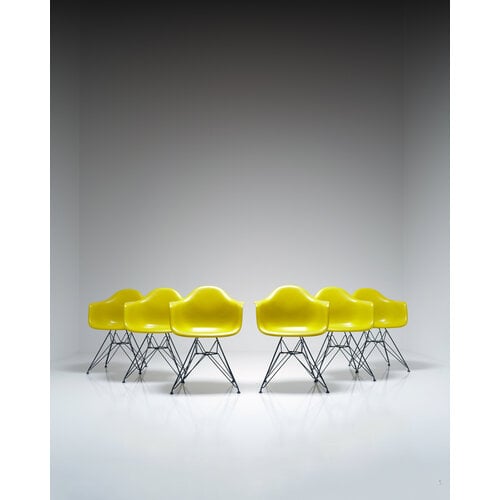 Eames Plastic Chair DAR