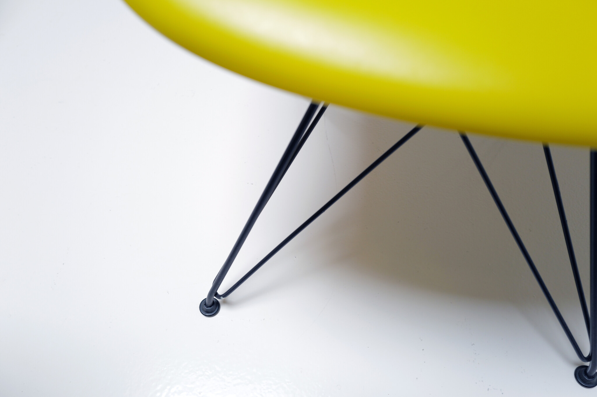 Set van 6 Eames Plastic Chairs DAR van Charles & Ray Eames