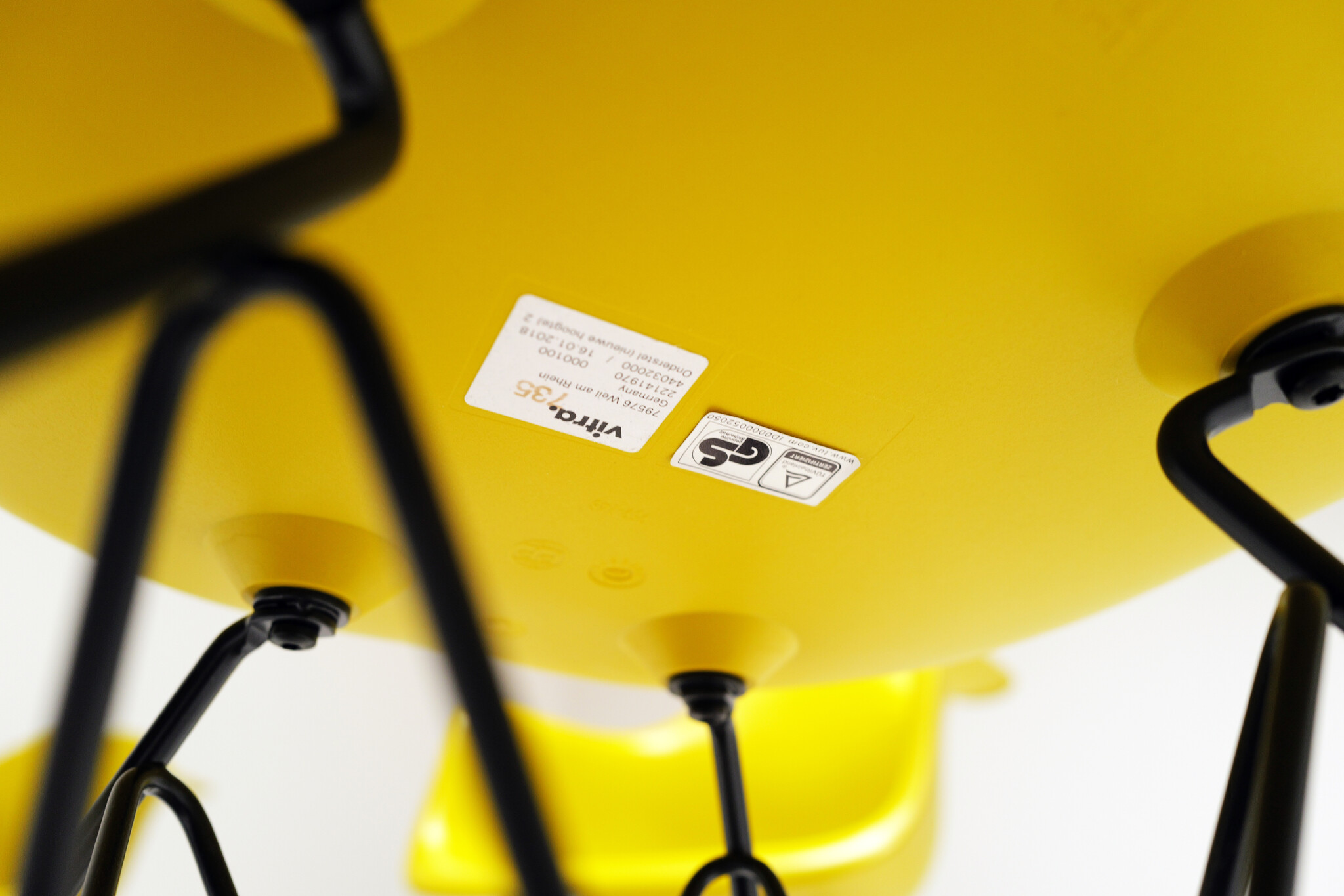 Set van 6 Eames Plastic Chairs DAR van Charles & Ray Eames