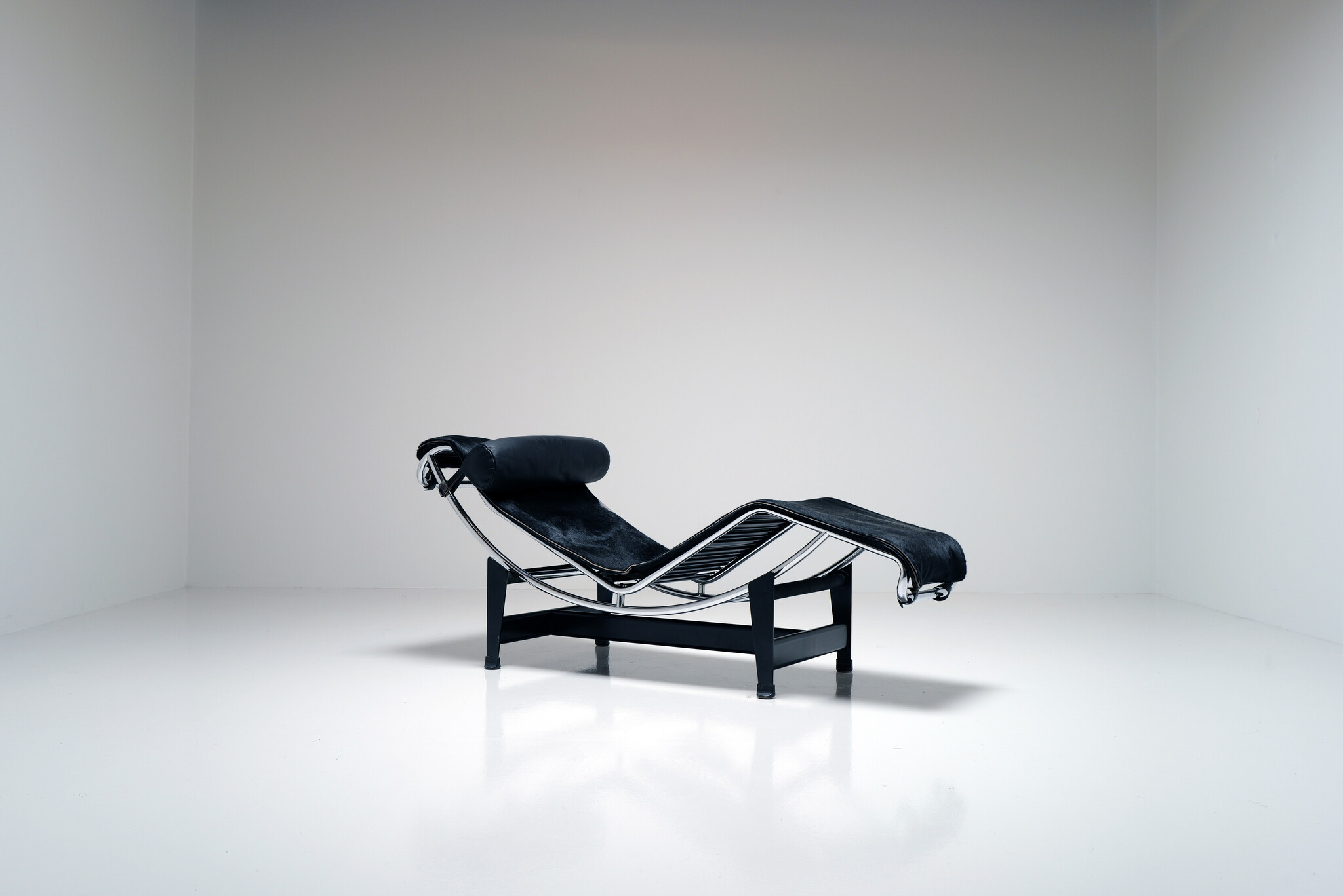 Vroege Cassina LC4 Chaise Longue van Le Corbusier, Pierre Jeanneret & Charlotte Perriand