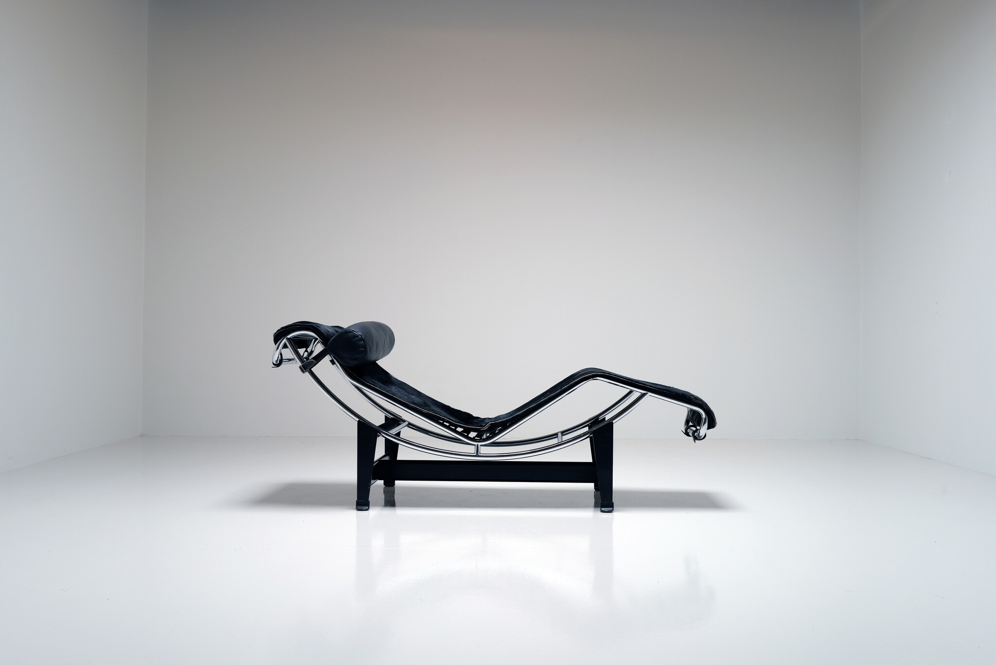 Vroege Cassina LC4 Chaise Longue van Le Corbusier, Pierre Jeanneret & Charlotte Perriand