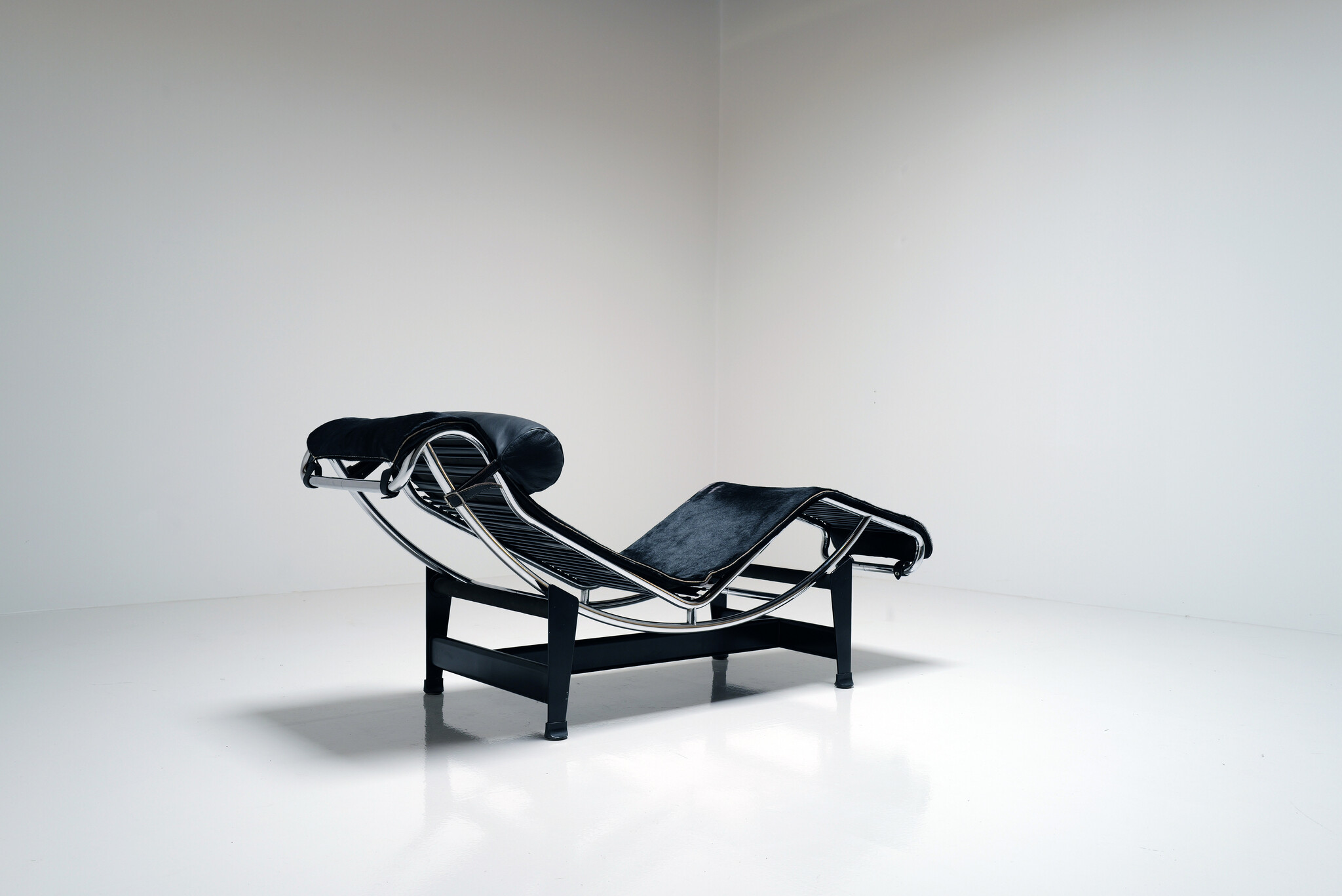 Vroege Cassina LC4 Chaise Longue van Le Corbusier, Pierre Jeanneret & Charlotte Perriand