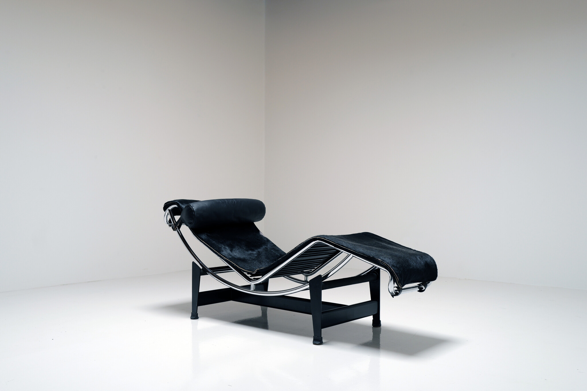 Vroege Cassina LC4 Chaise Longue van Le Corbusier, Pierre Jeanneret & Charlotte Perriand