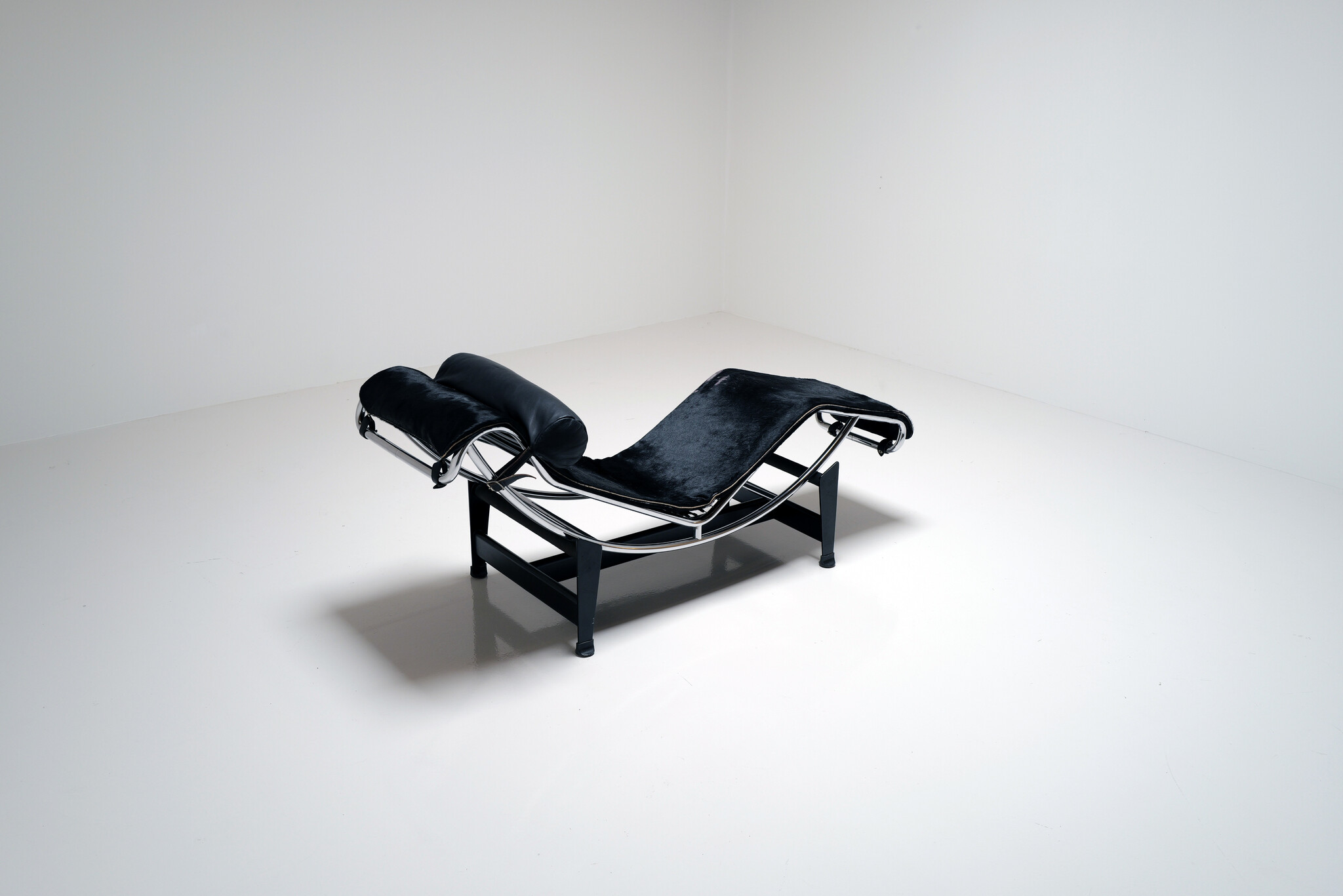 Vroege Cassina LC4 Chaise Longue van Le Corbusier, Pierre Jeanneret & Charlotte Perriand