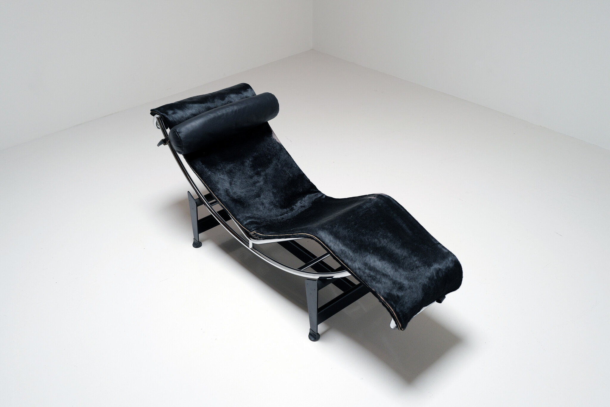 Vroege Cassina LC4 Chaise Longue van Le Corbusier, Pierre Jeanneret & Charlotte Perriand