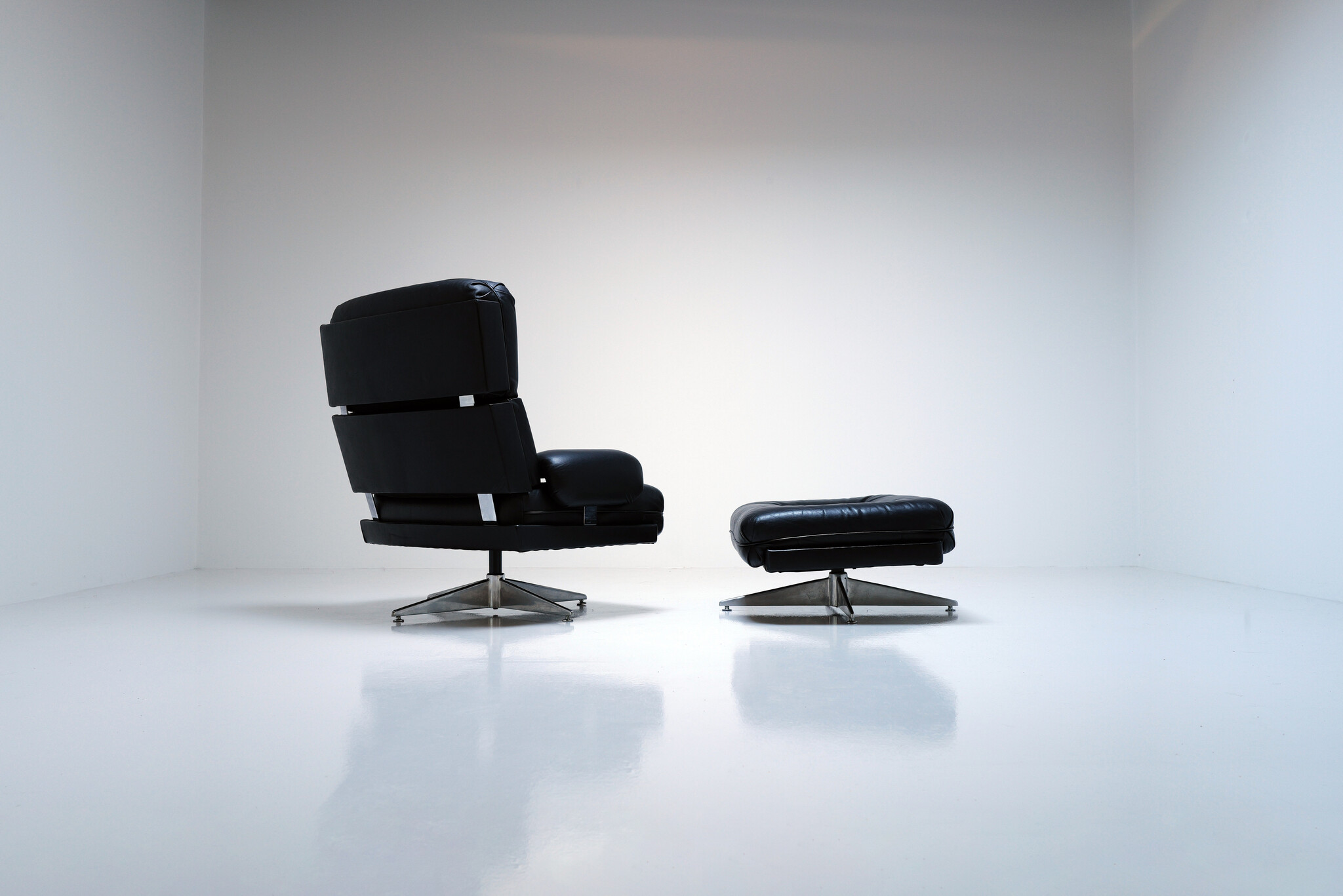 Kohinoor fauteuil met ottoman van Howard Keith voor HK Furniture, 1970s