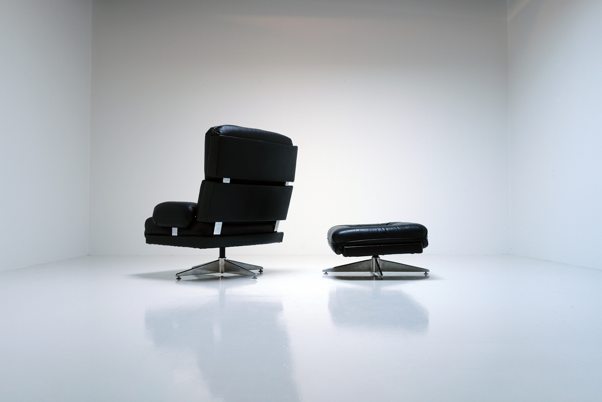 Kohinoor fauteuil met ottoman van Howard Keith voor HK Furniture, 1970s