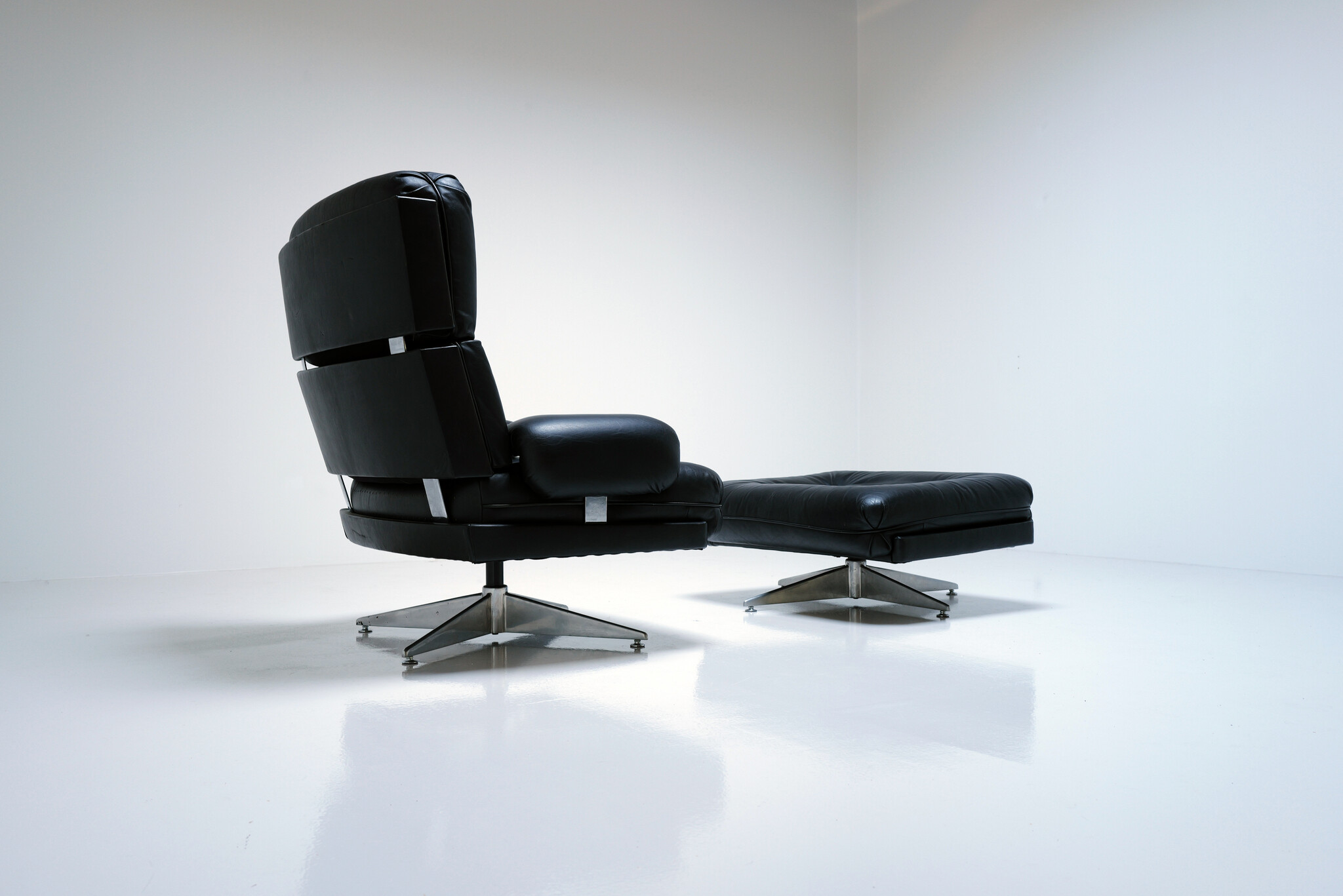 Kohinoor fauteuil met ottoman van Howard Keith voor HK Furniture, 1970s