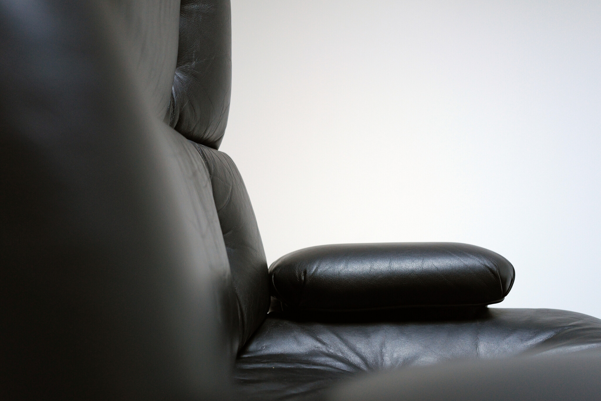 Kohinoor fauteuil met ottoman van Howard Keith voor HK Furniture, 1970s