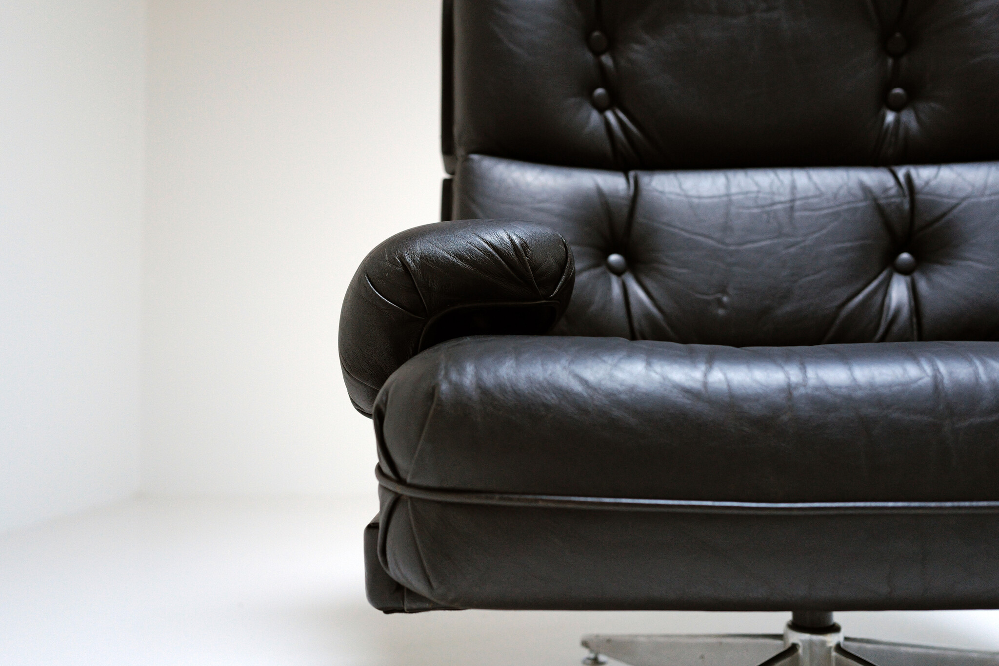 Kohinoor fauteuil met ottoman van Howard Keith voor HK Furniture, 1970s