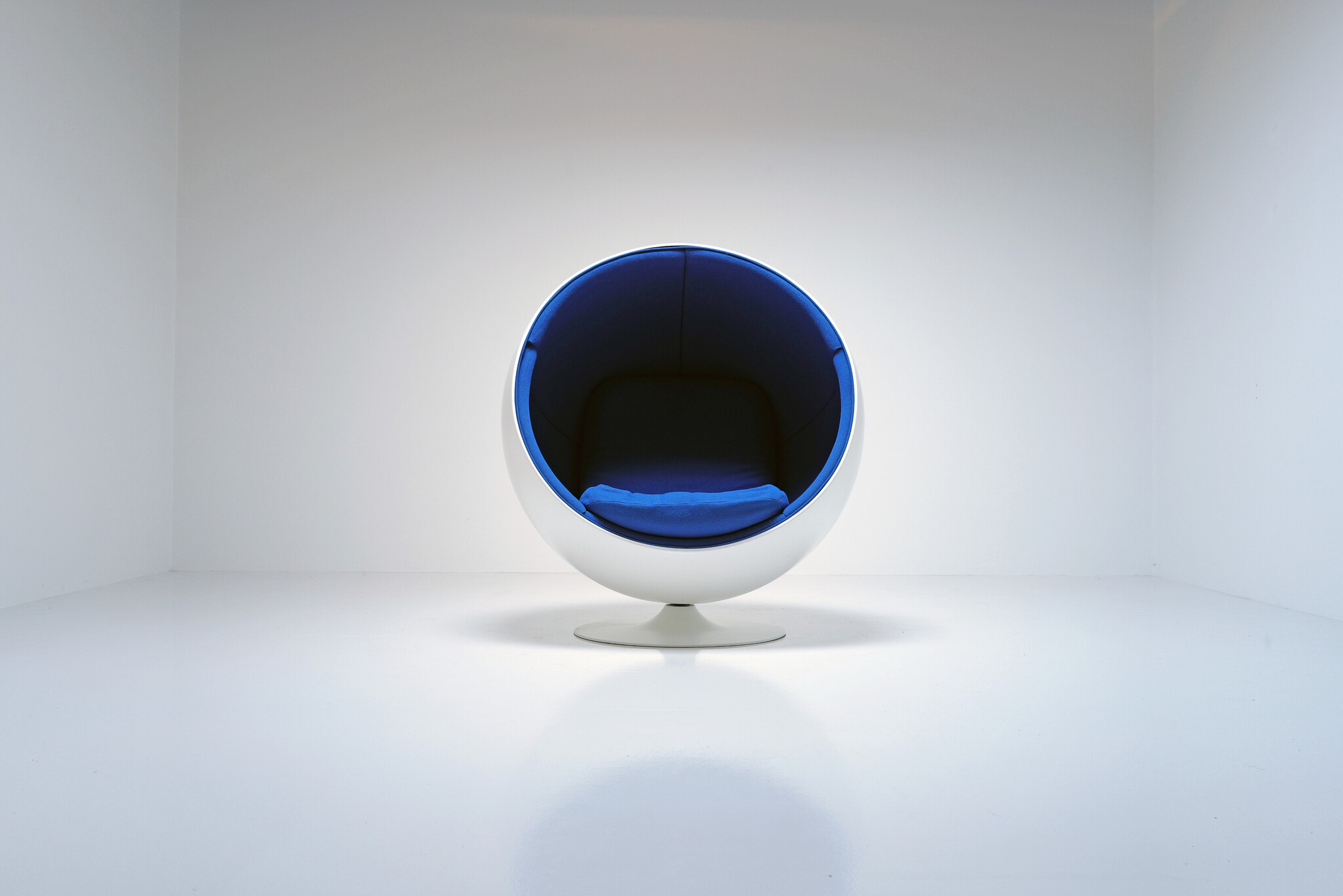 Eero Aarnio ball chair, 1963