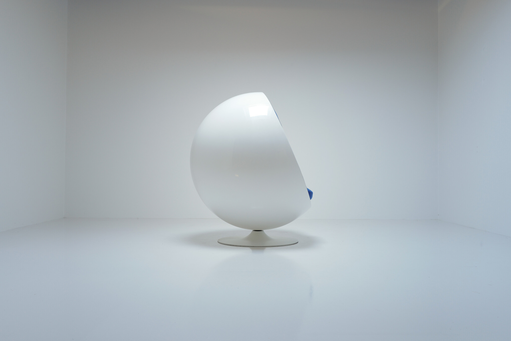 Eero Aarnio ball chair, 1963