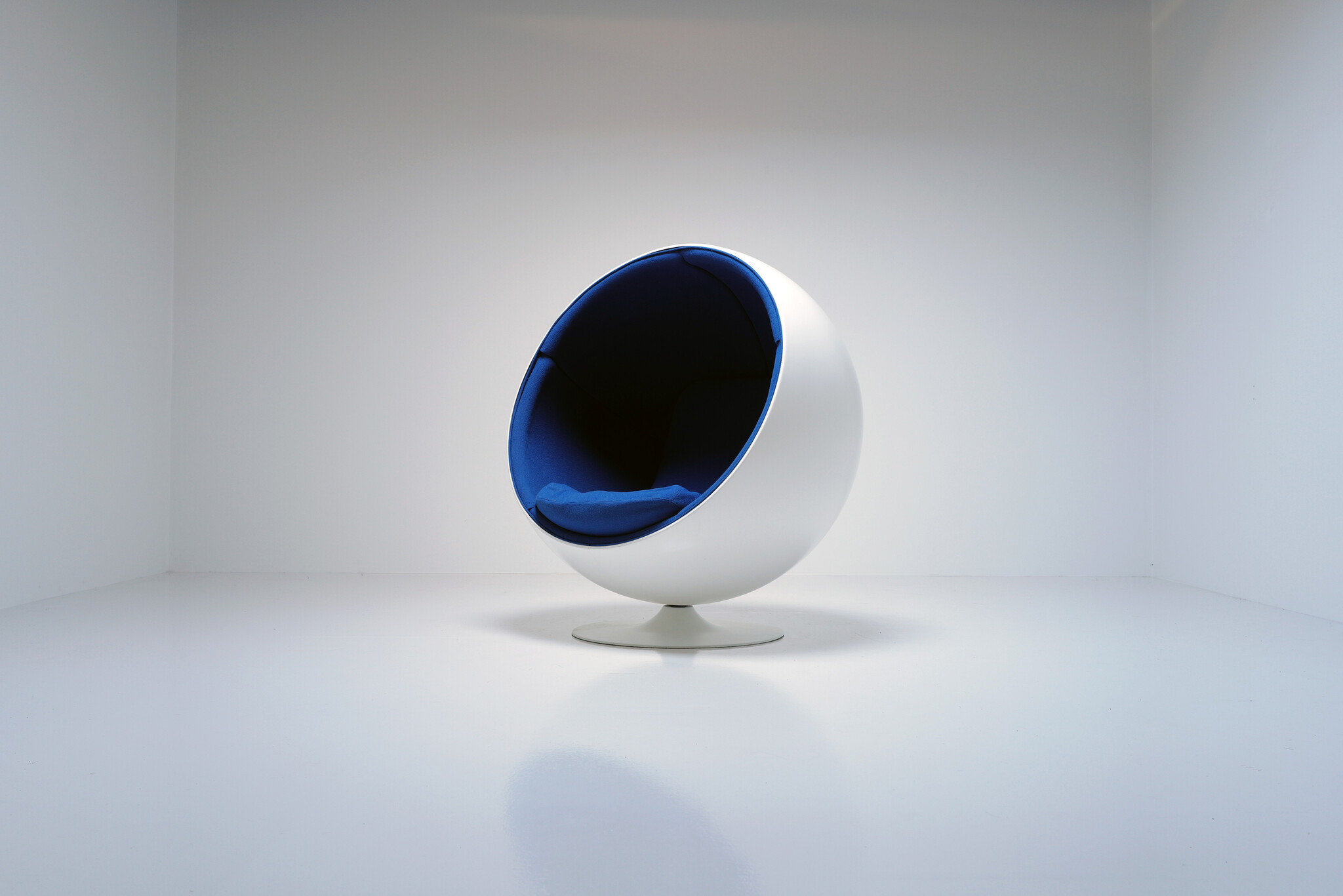 Eero Aarnio ball chair, 1963