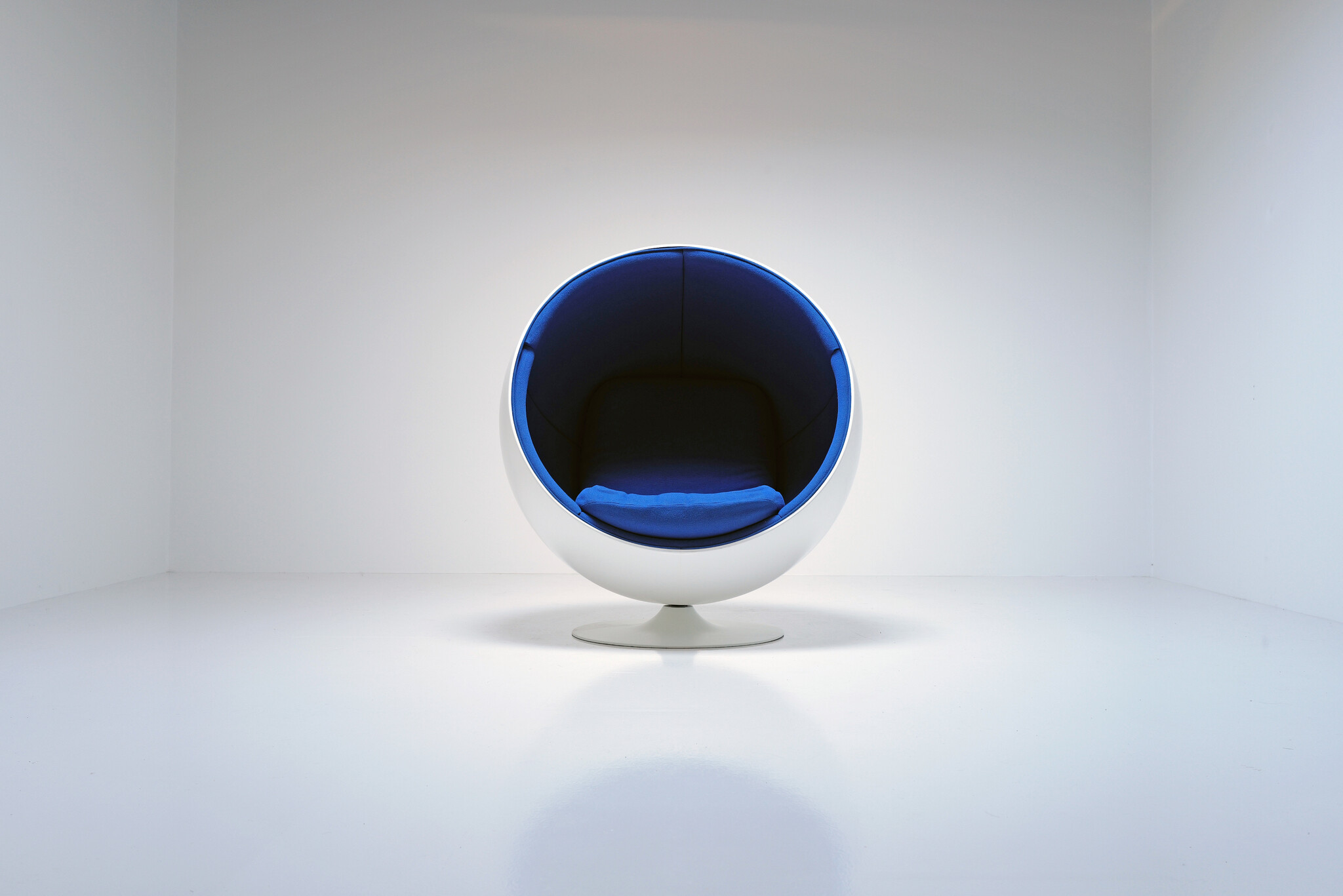 Eero Aarnio ball chair, 1963