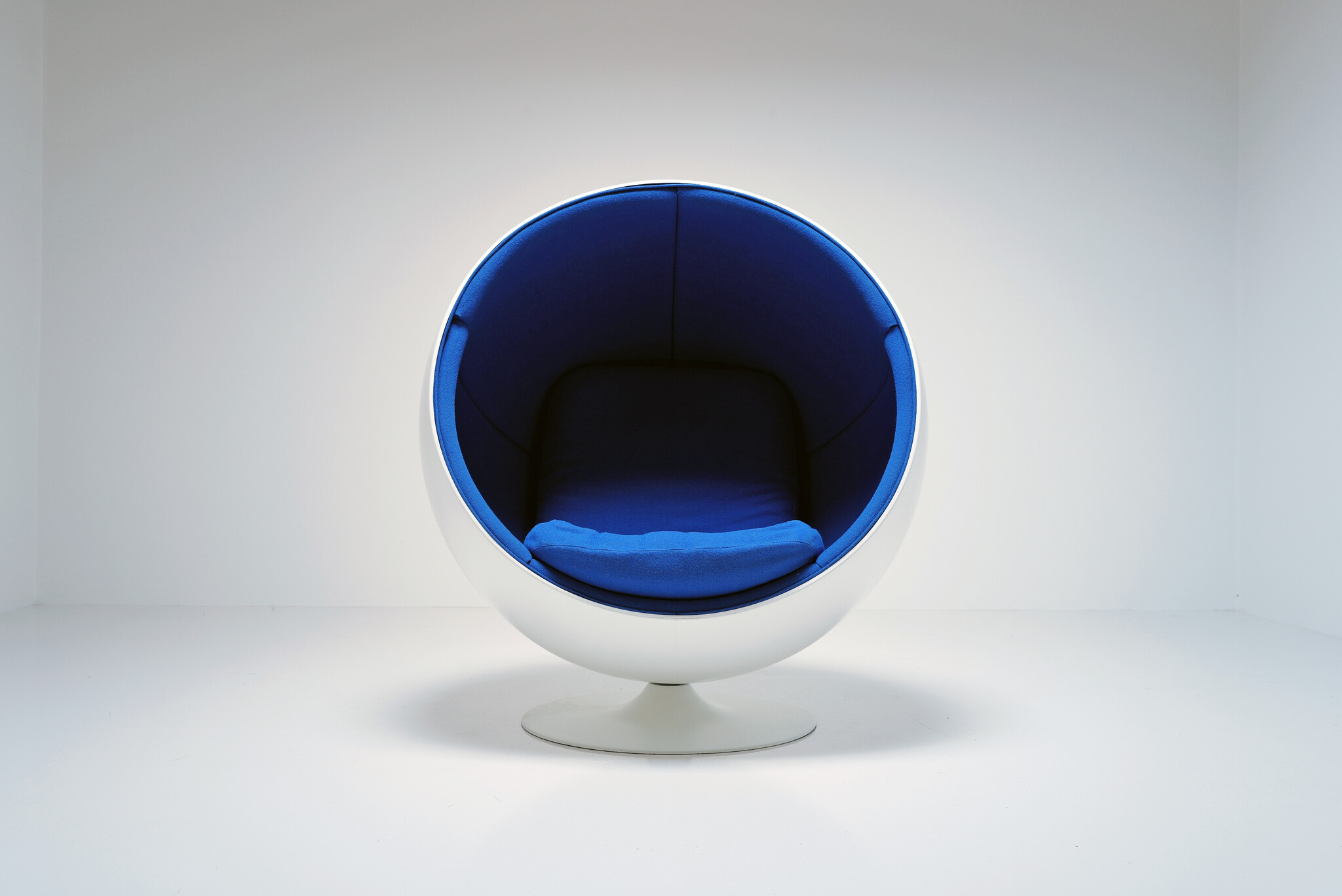 Eero Aarnio ball chair, 1963