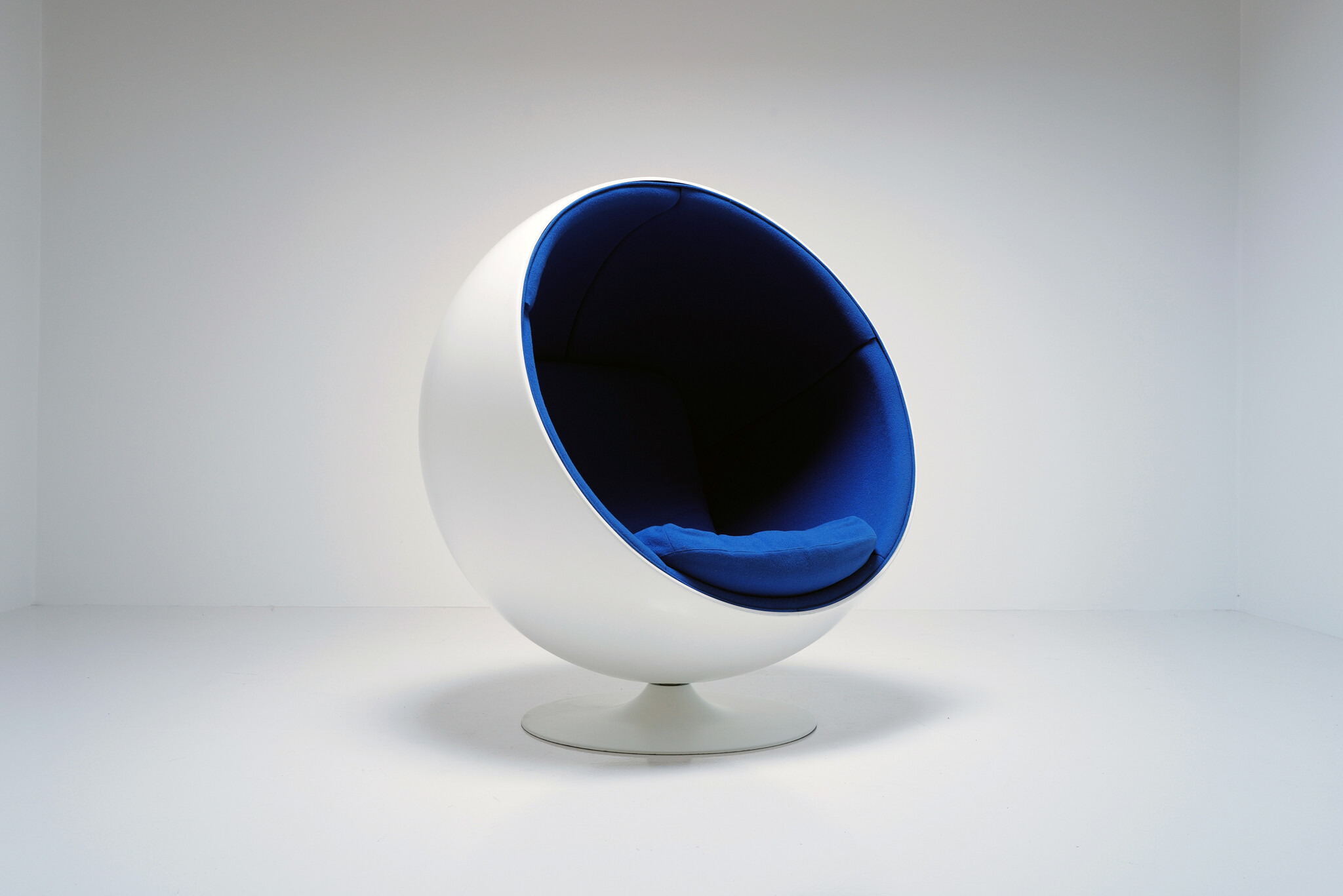 Eero Aarnio ball chair, 1963