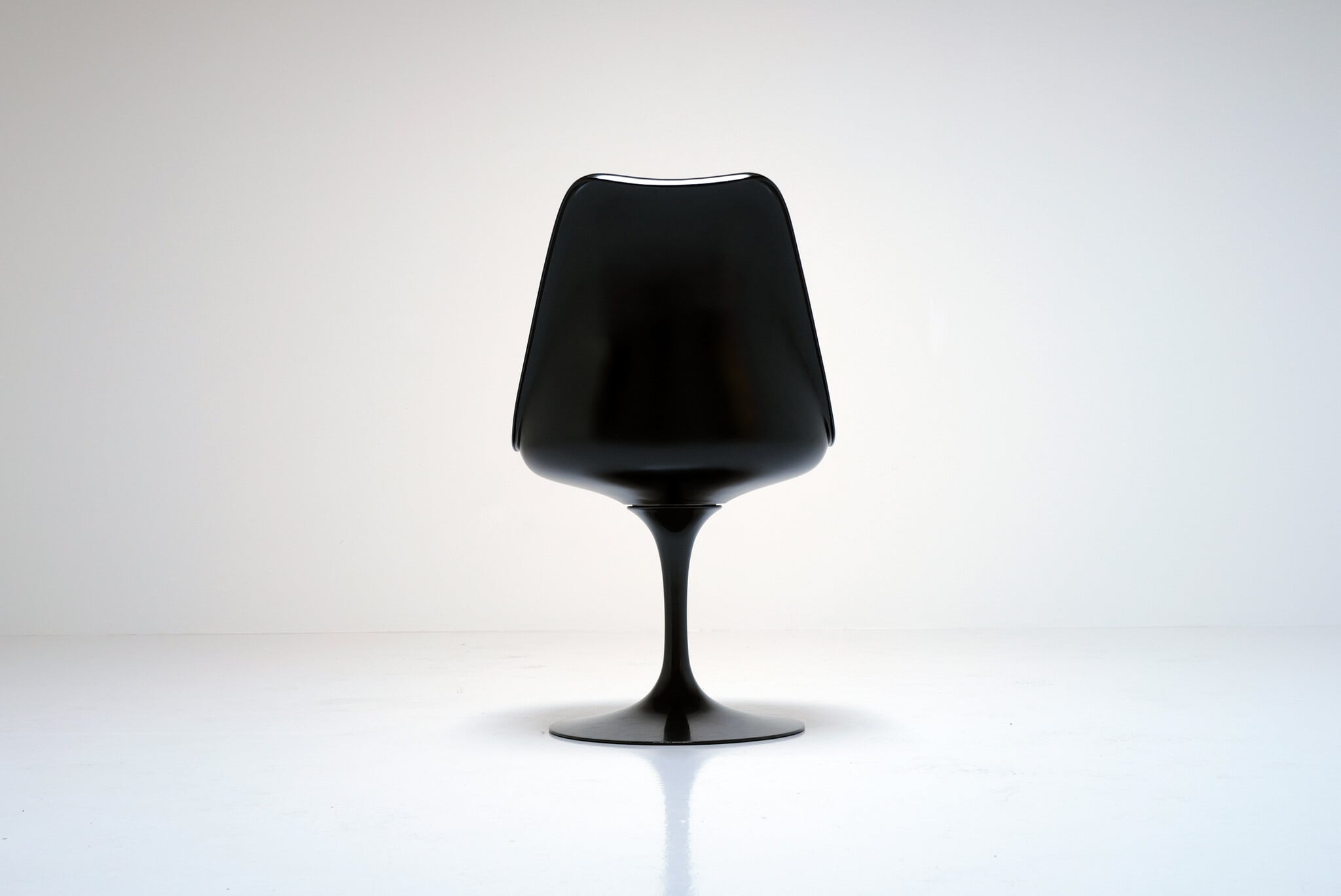 Set van 4 zwarte Tulip stoelen van Eero Saarinen voor Knoll International