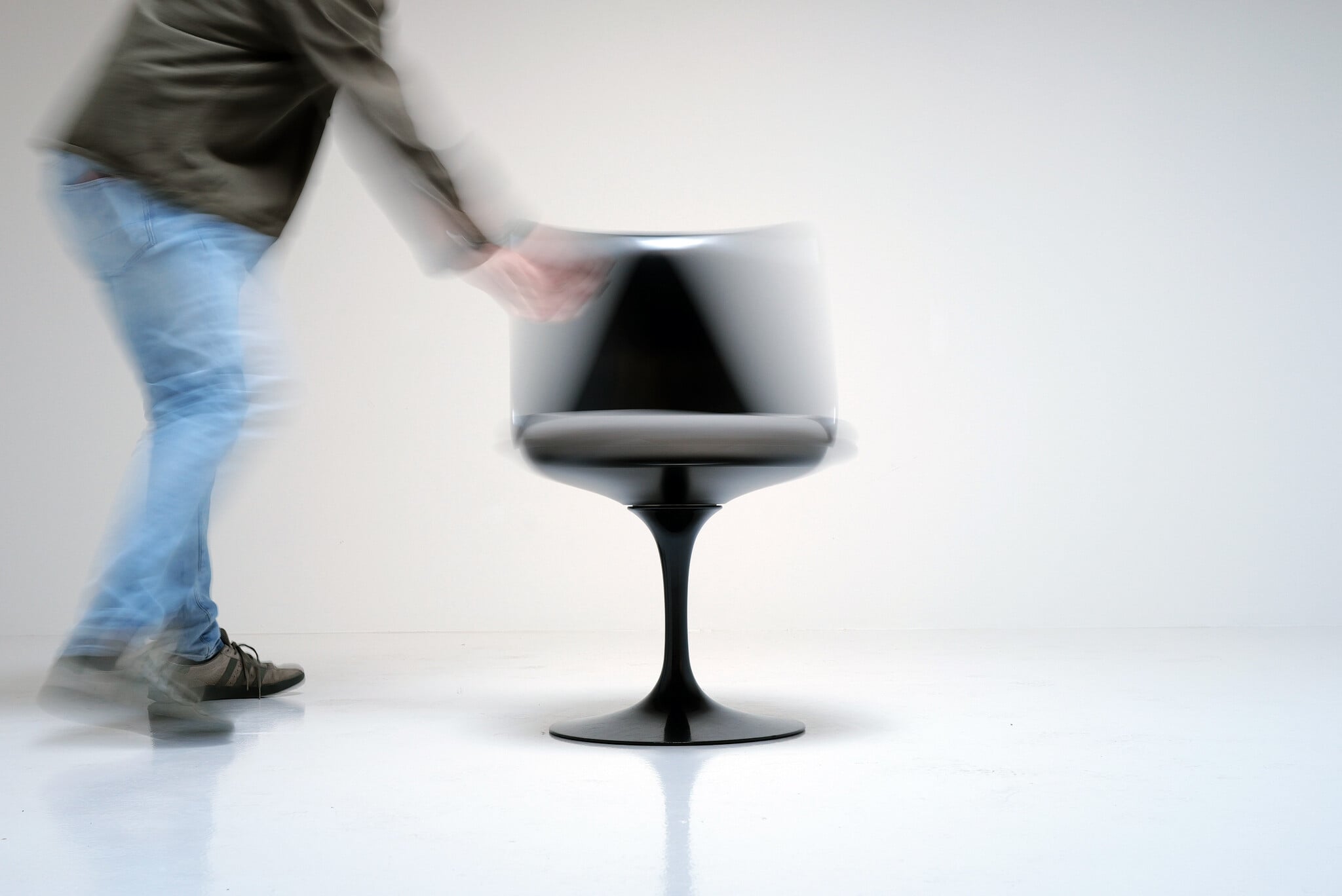 Set van 4 zwarte Tulip stoelen van Eero Saarinen voor Knoll International