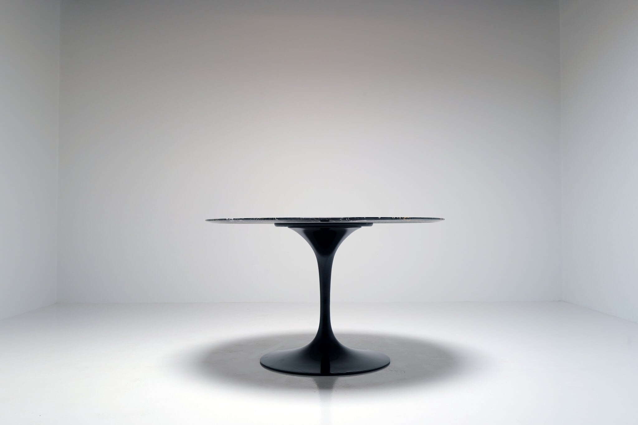 Nero Portoro marmeren Tulip tafel van Eero Saarinen voor Knoll