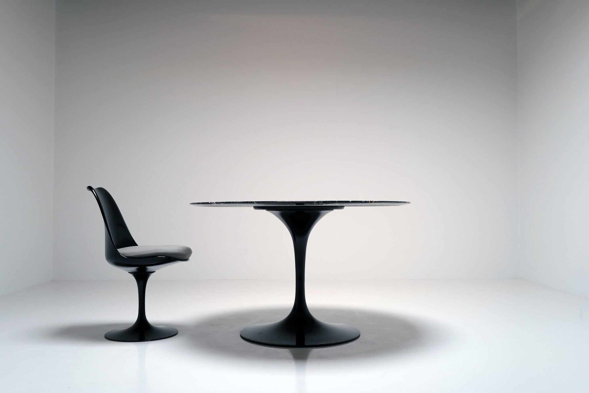 Nero Portoro marmeren Tulip tafel van Eero Saarinen voor Knoll