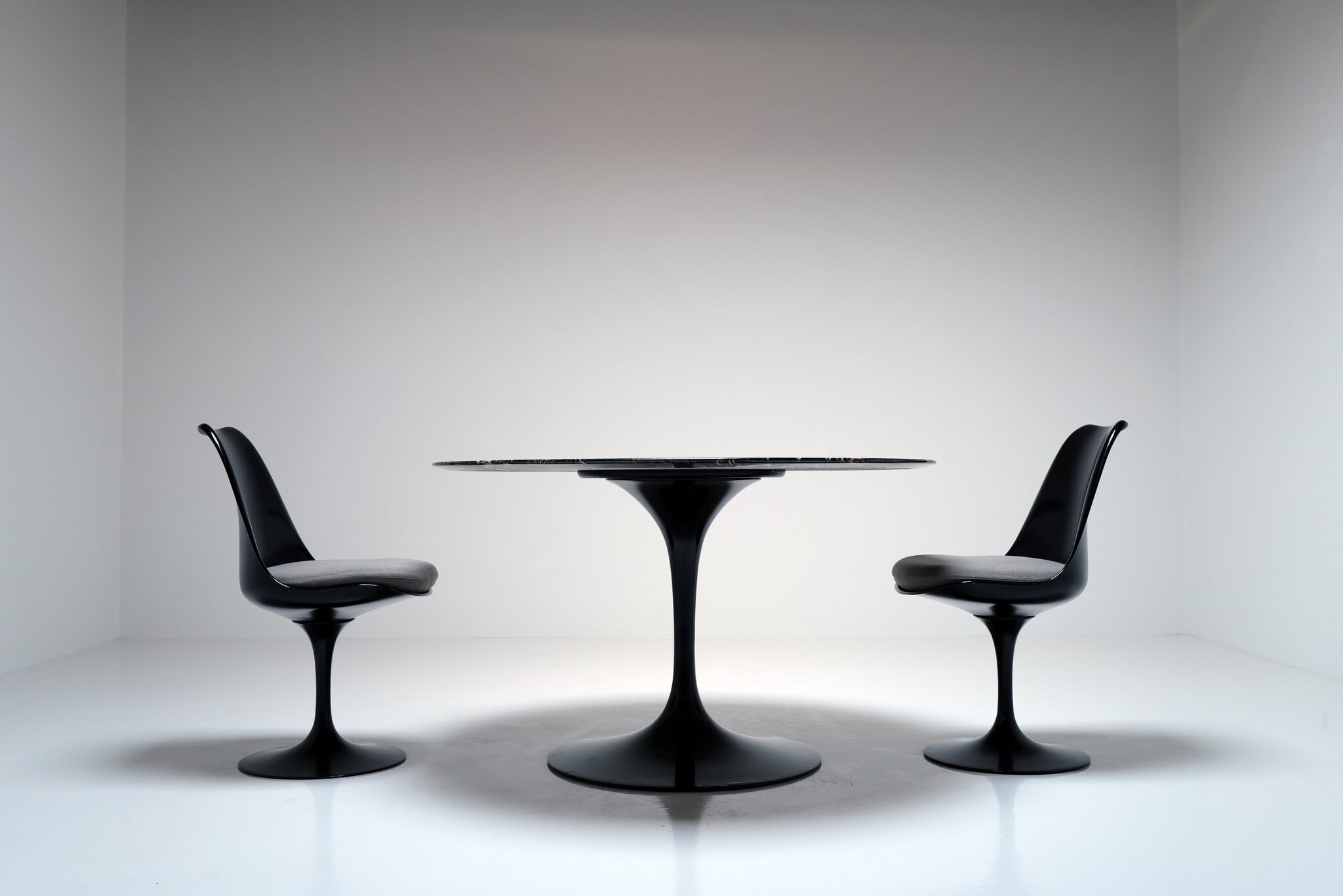 Nero Portoro marmeren Tulip tafel van Eero Saarinen voor Knoll