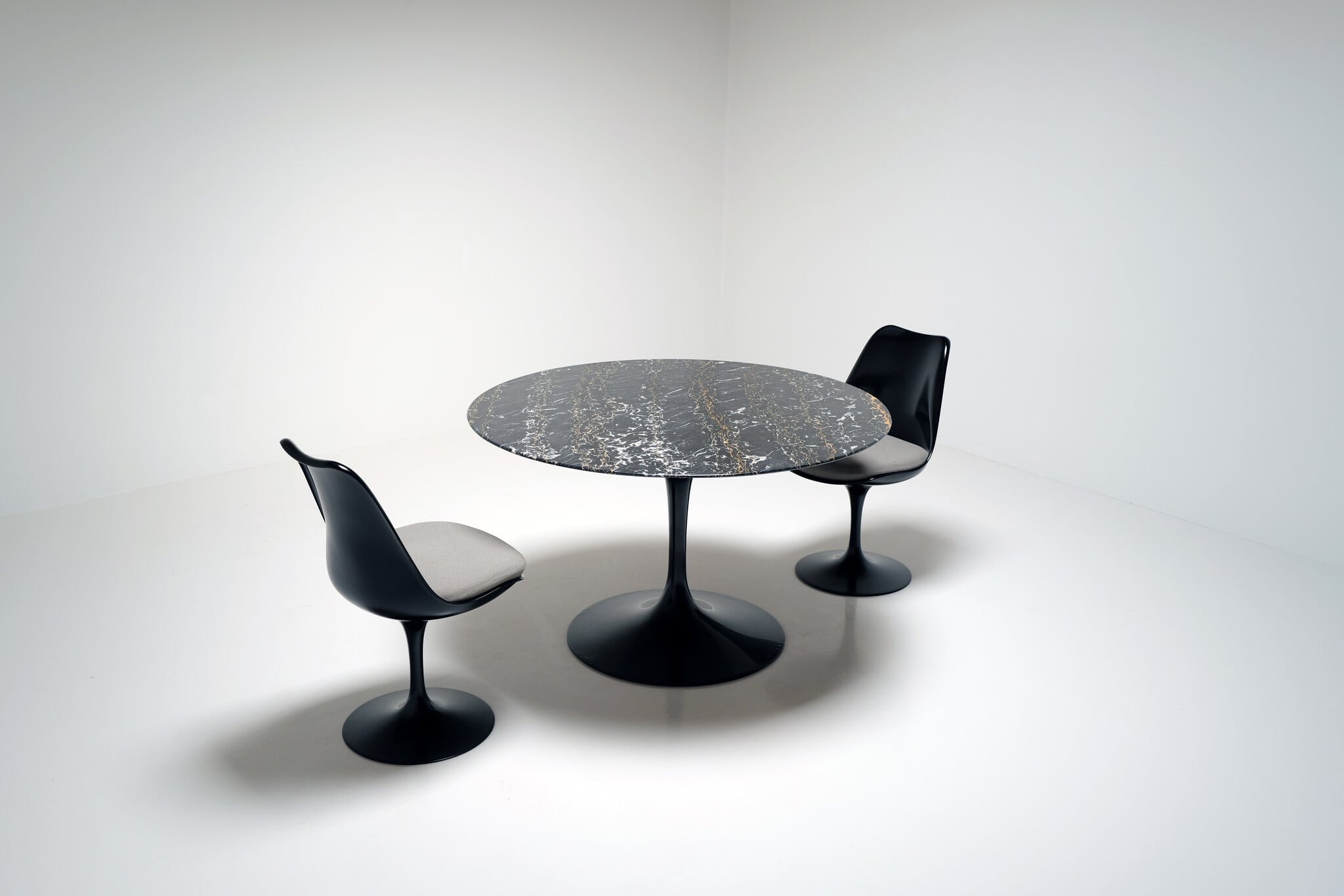 Nero Portoro marmeren Tulip tafel van Eero Saarinen voor Knoll