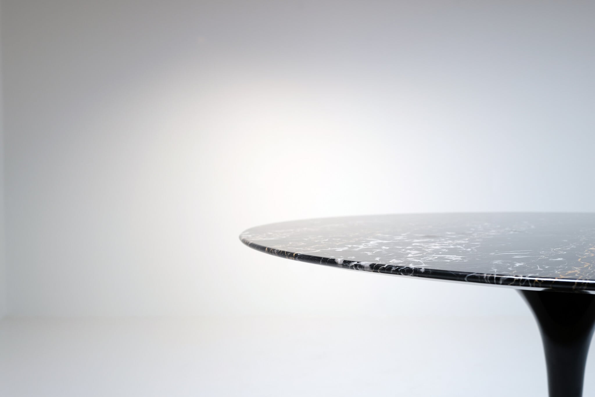 Nero Portoro marmeren Tulip tafel van Eero Saarinen voor Knoll