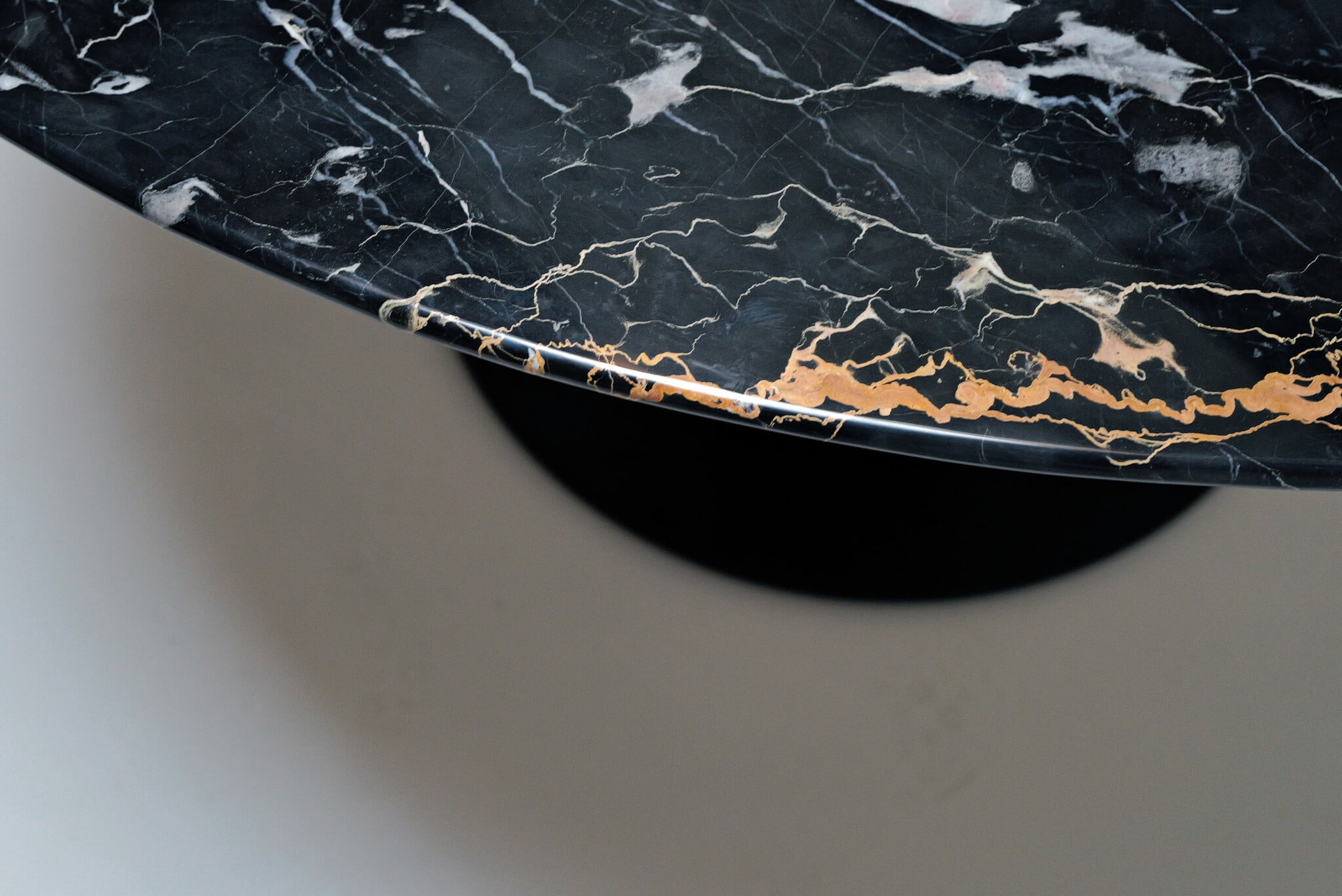 Nero Portoro marmeren Tulip tafel van Eero Saarinen voor Knoll