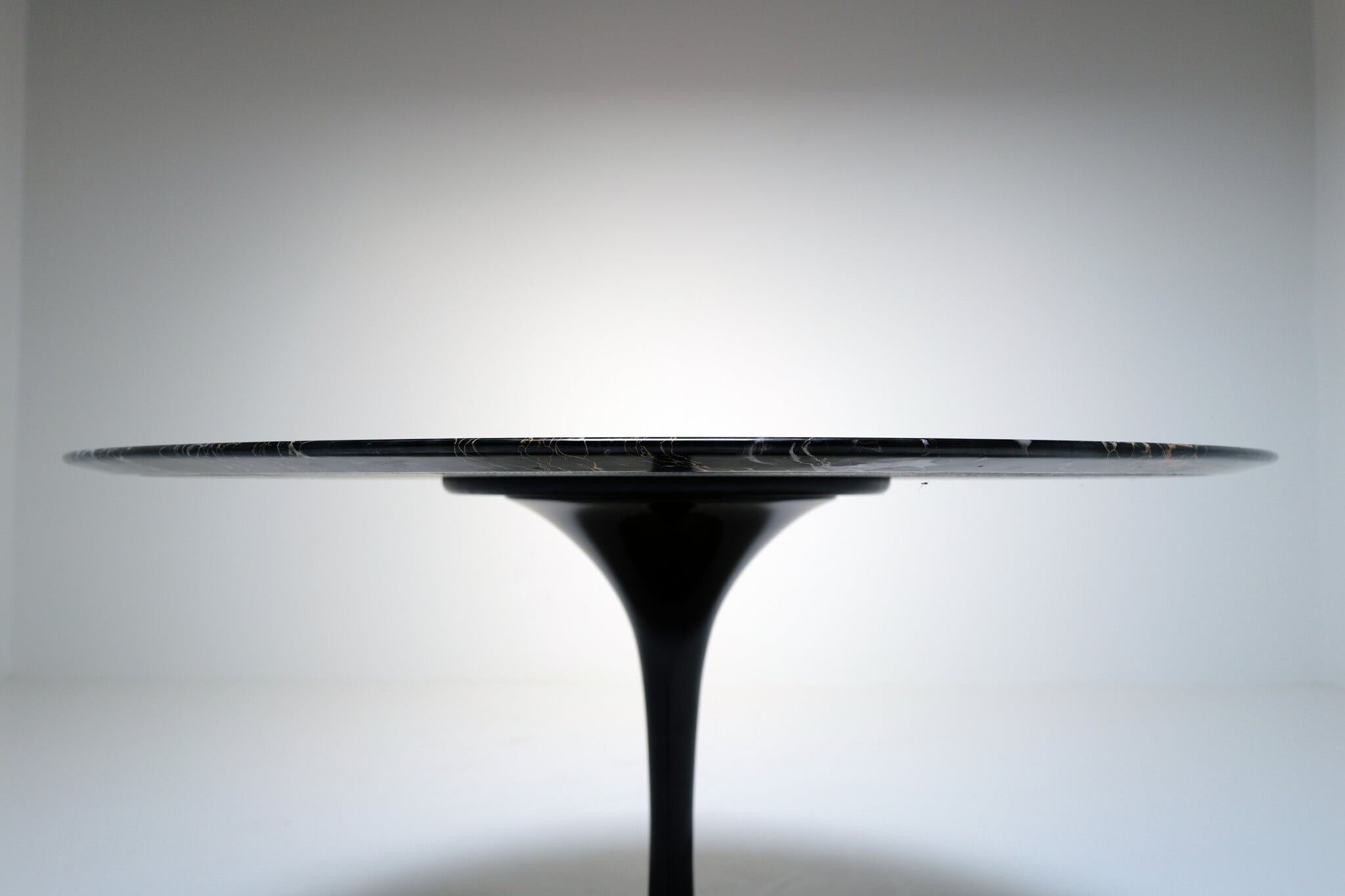 Nero Portoro marmeren Tulip tafel van Eero Saarinen voor Knoll