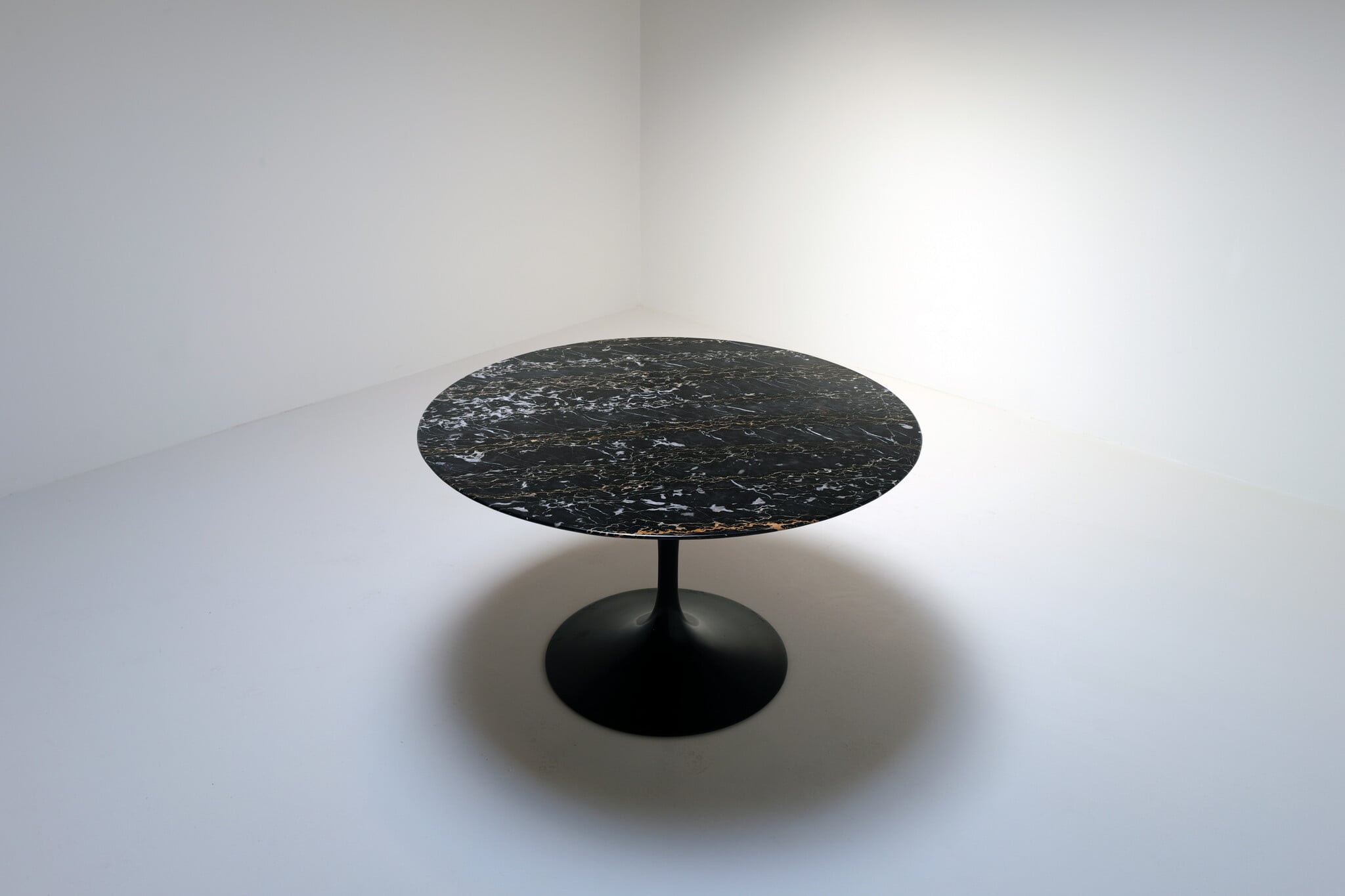 Nero Portoro marmeren Tulip tafel van Eero Saarinen voor Knoll