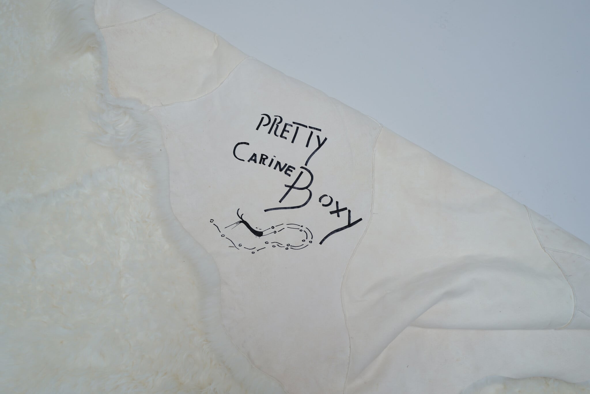 Carine Boxy “PRETTY” landscape tapijt, 2026