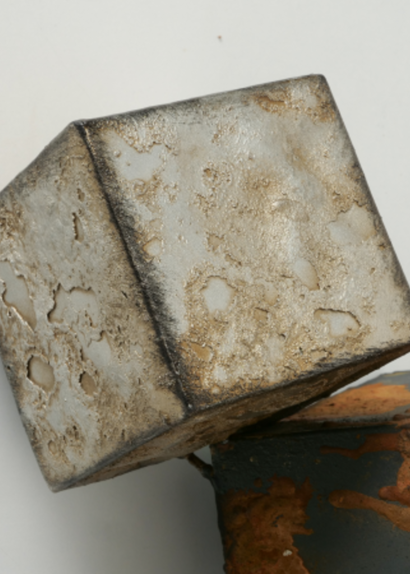 Metalen wanddecoratie Robuuste kubussen