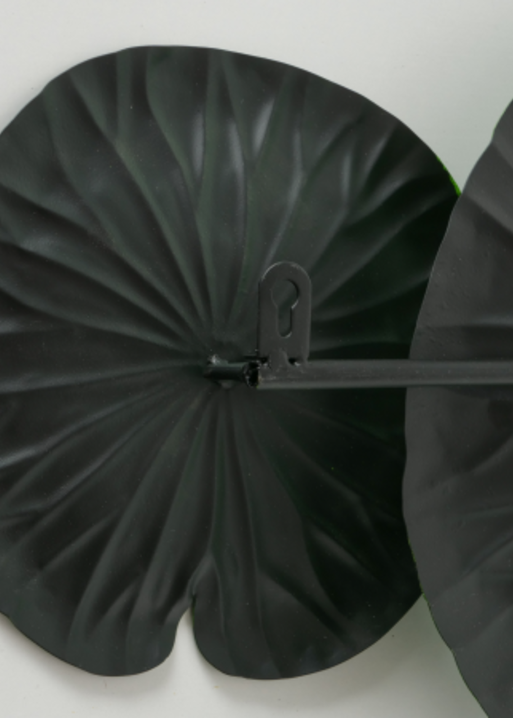 Metalen wanddecoratie Lelieblad groen