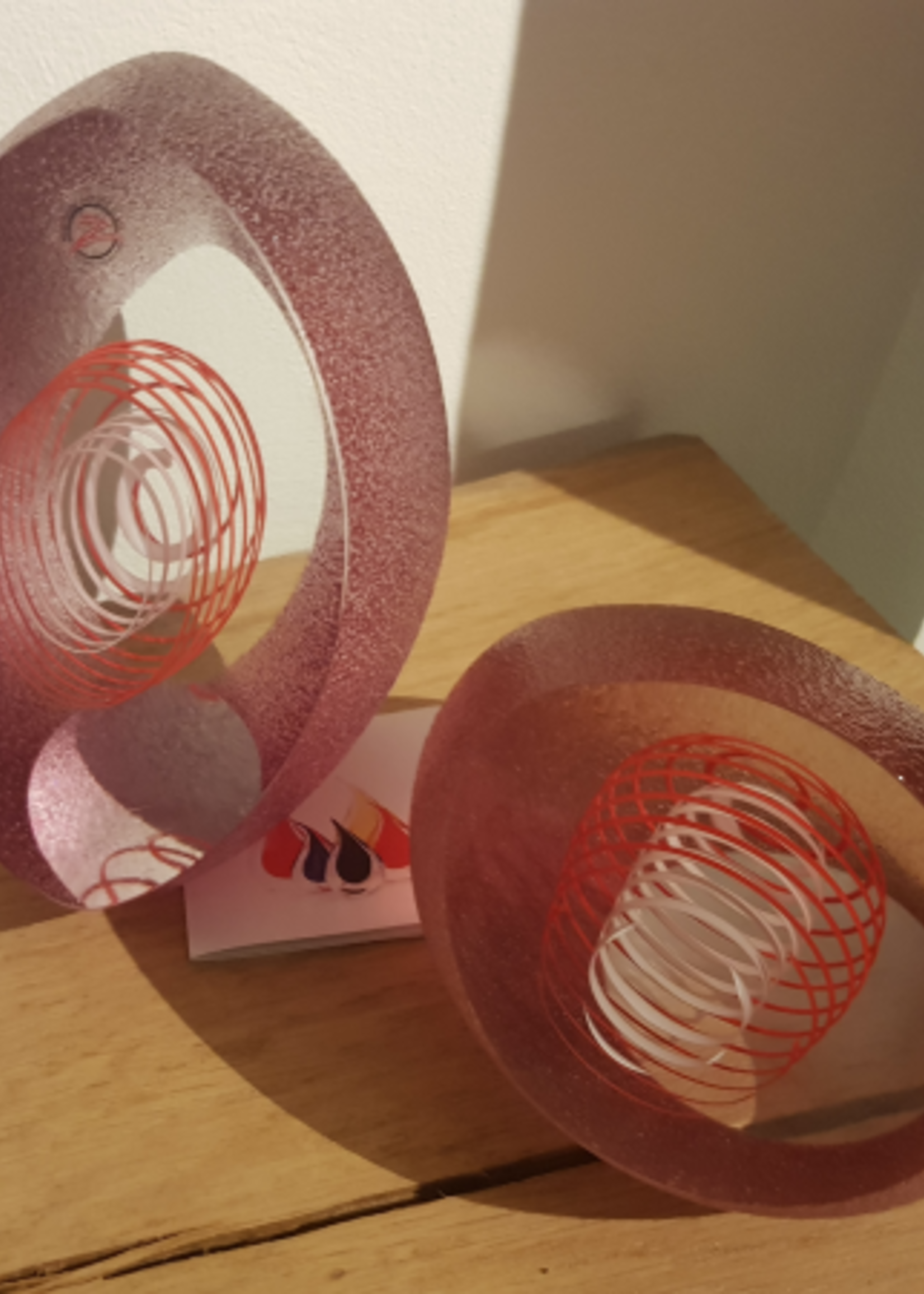 Roze Kristallen object met cilinder