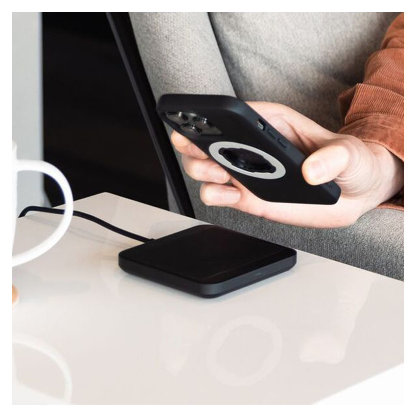 Quad Lock MAG Wireless charging pad Biker Outfit