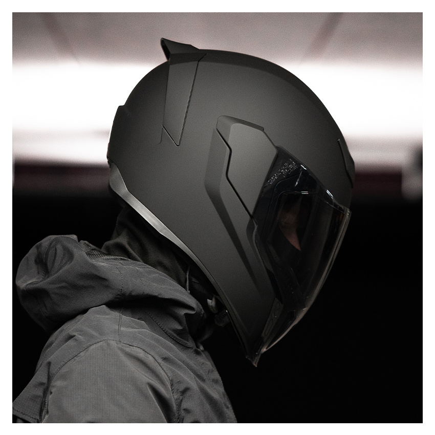 Icon - Airflite Dark motorhelm - Biker Outfit