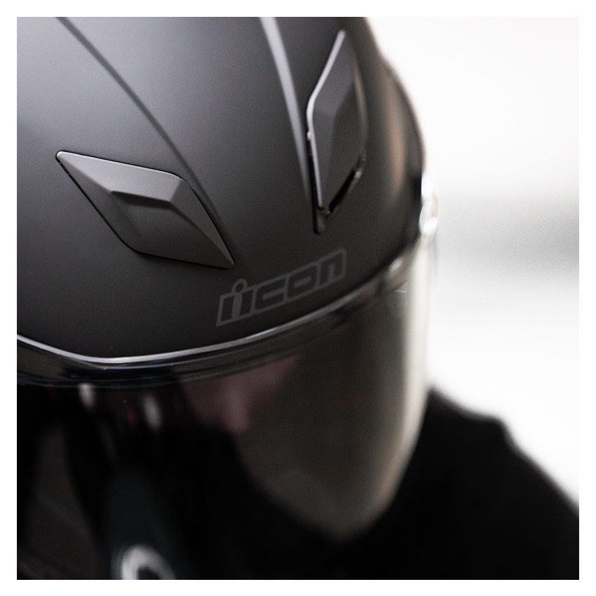 Icon - Airflite Dark motorhelm - Biker Outfit