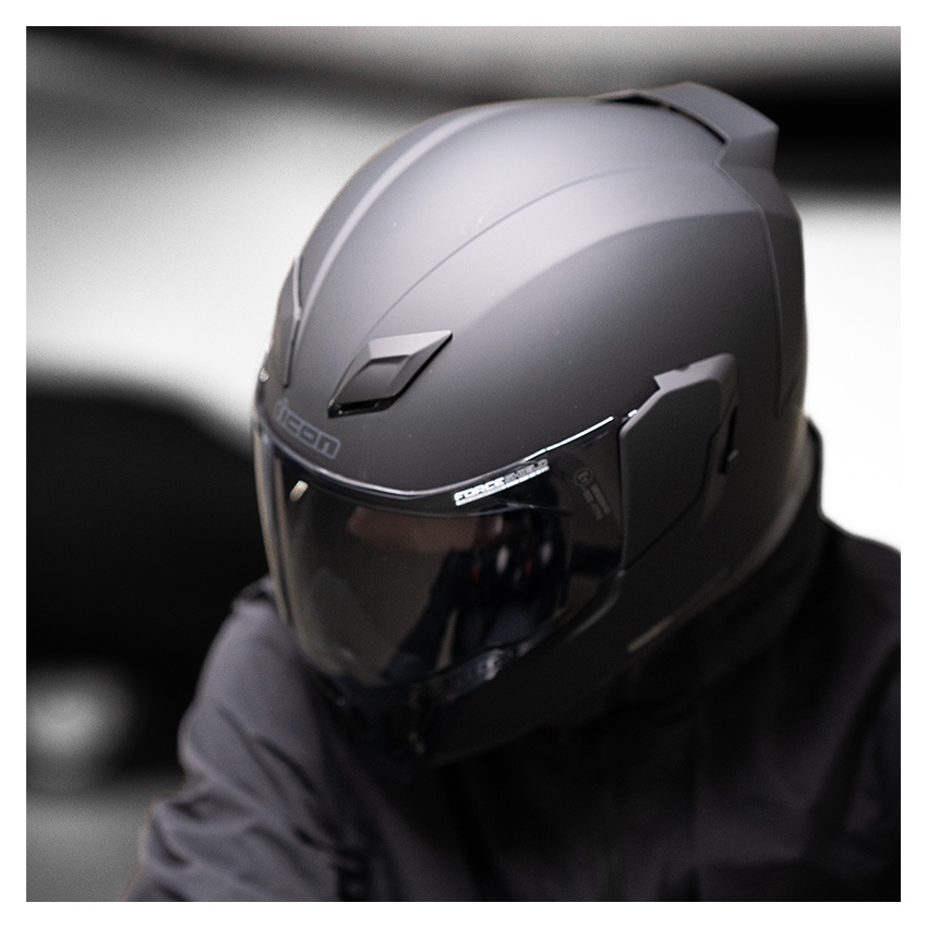 Icon - Airflite Dark motorhelm - Biker Outfit