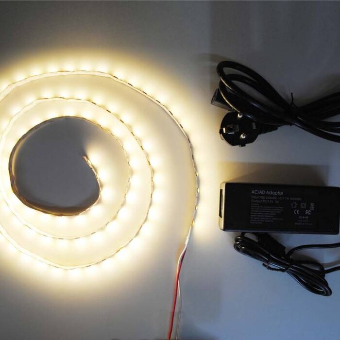 Warm Weiß 5050 60 LED / m Komplett