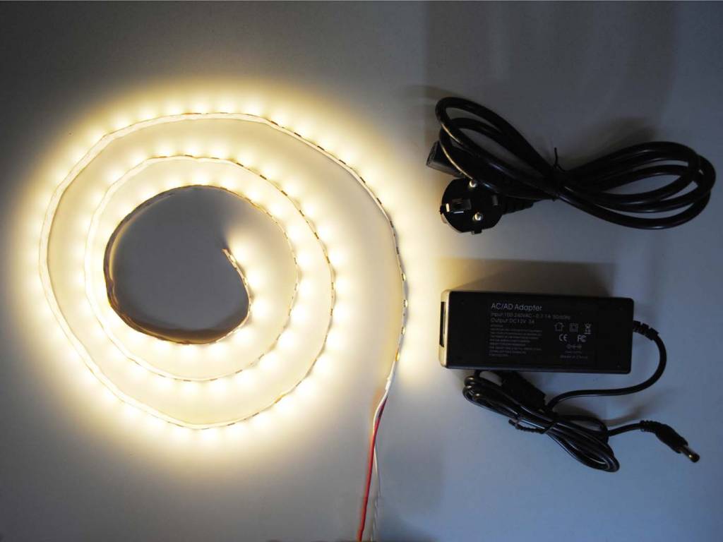 Bianco Caldo 5050 60 LED / m completo