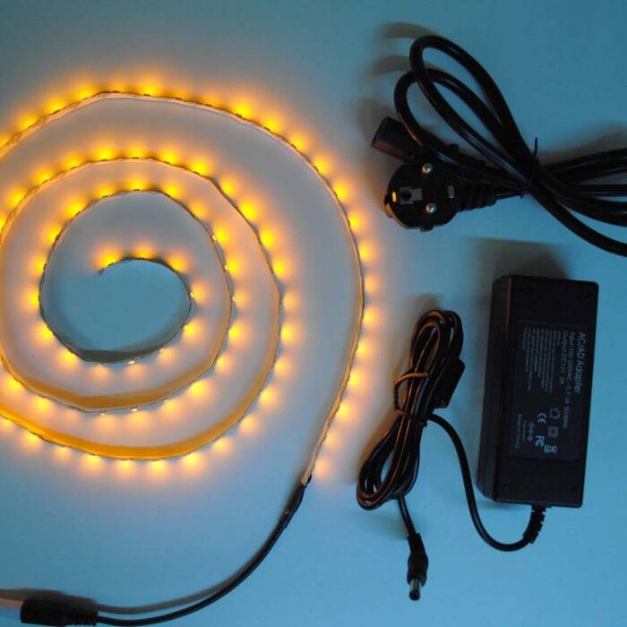 Amarillo / ámbar 60 LED / m completa