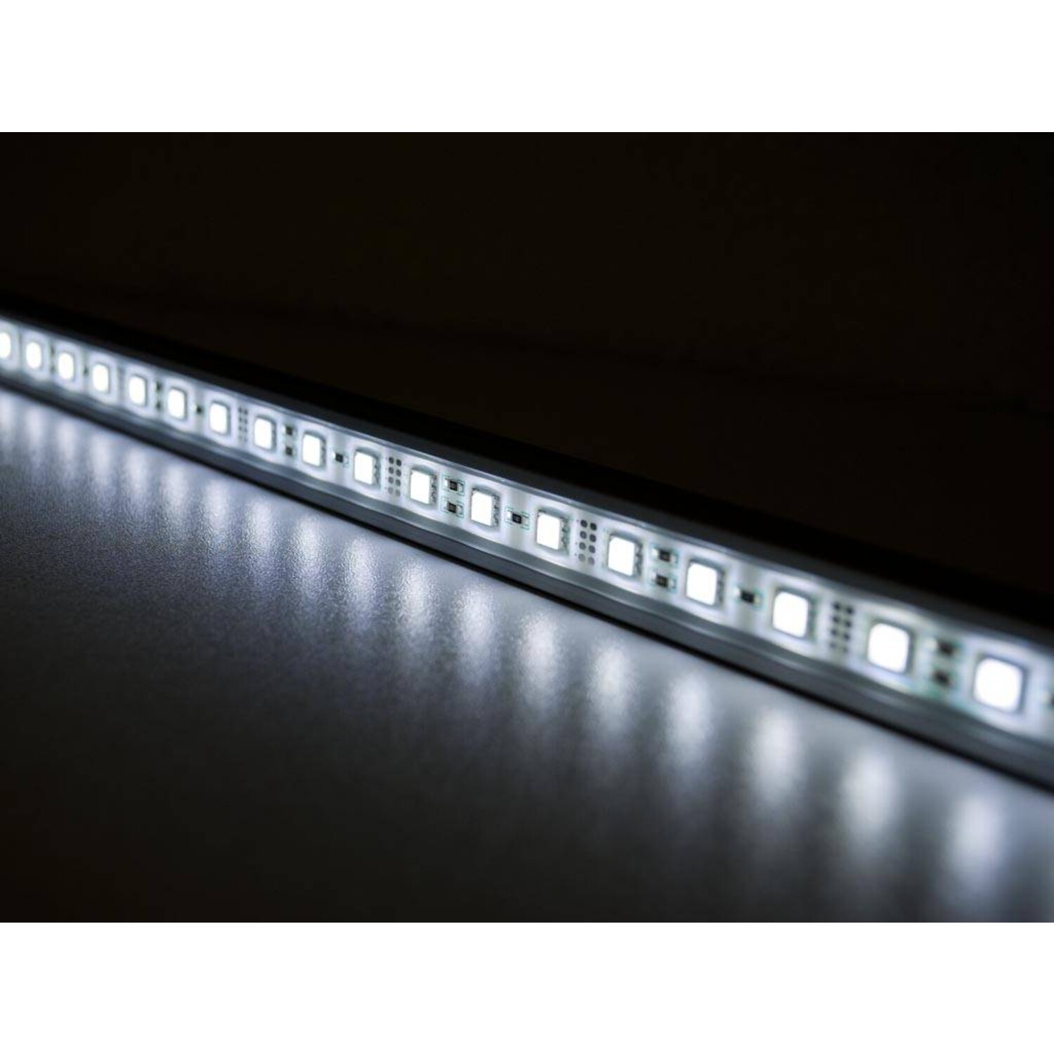 Striscia LED 220V 20 Metri Bianco Freddo 6500K – SMD 5050, Impermeabile IP65, Flessibile Per Interni/Esterni