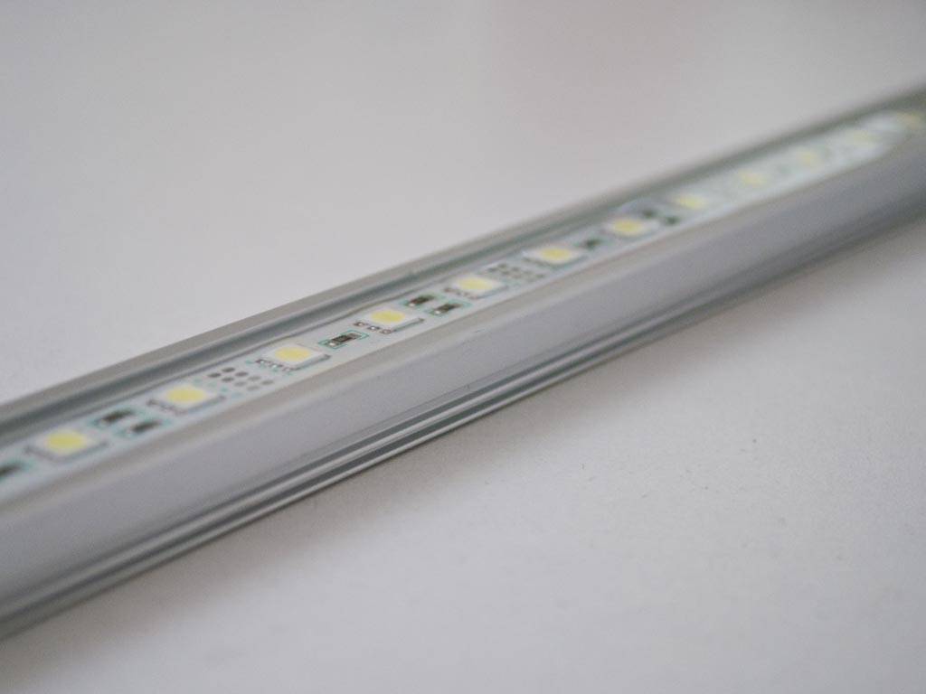 Striscia LED Rigida Impermeabile - Blanco freddo 5050 SMD 7.2W