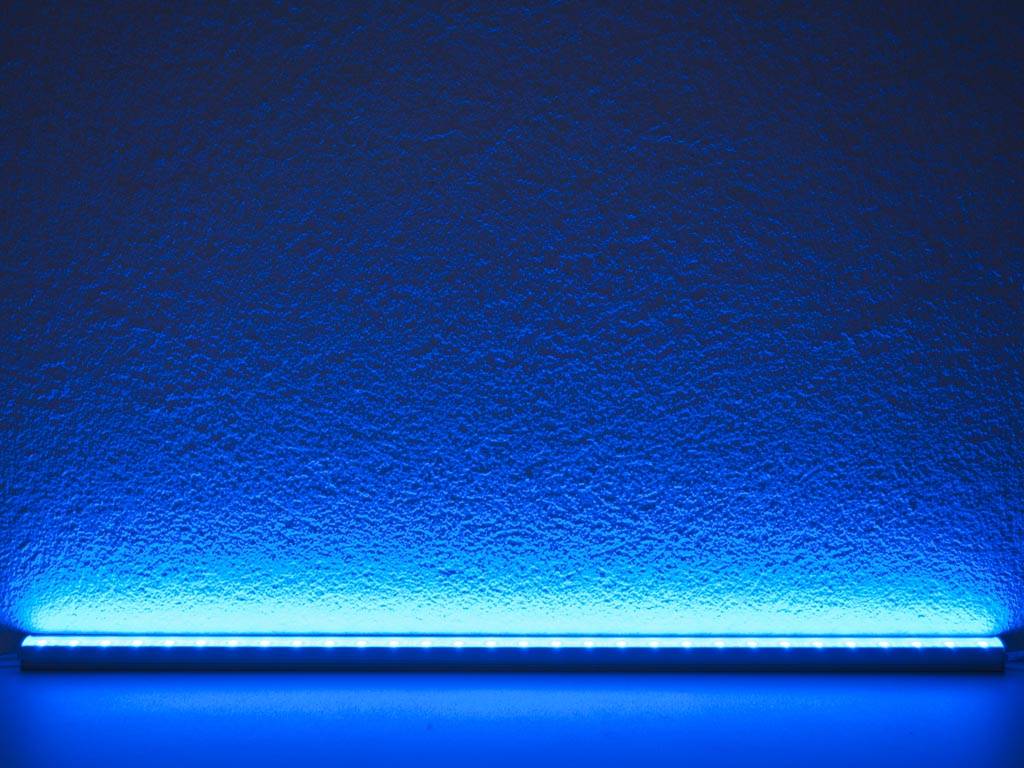 Striscia LED Rigida Impermeabile - Blu - 50 Centimetri - 5050 SMD 7.2W